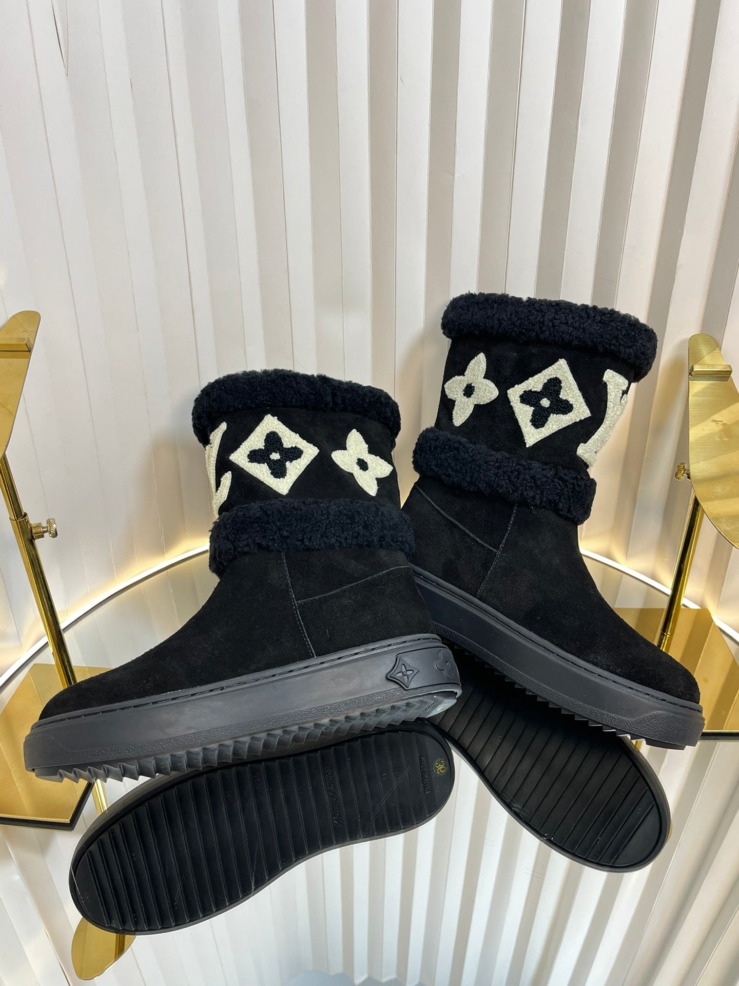 SNOWDROP FLAT ANKLE BOOTS IN BLACK SUEDE - 35
