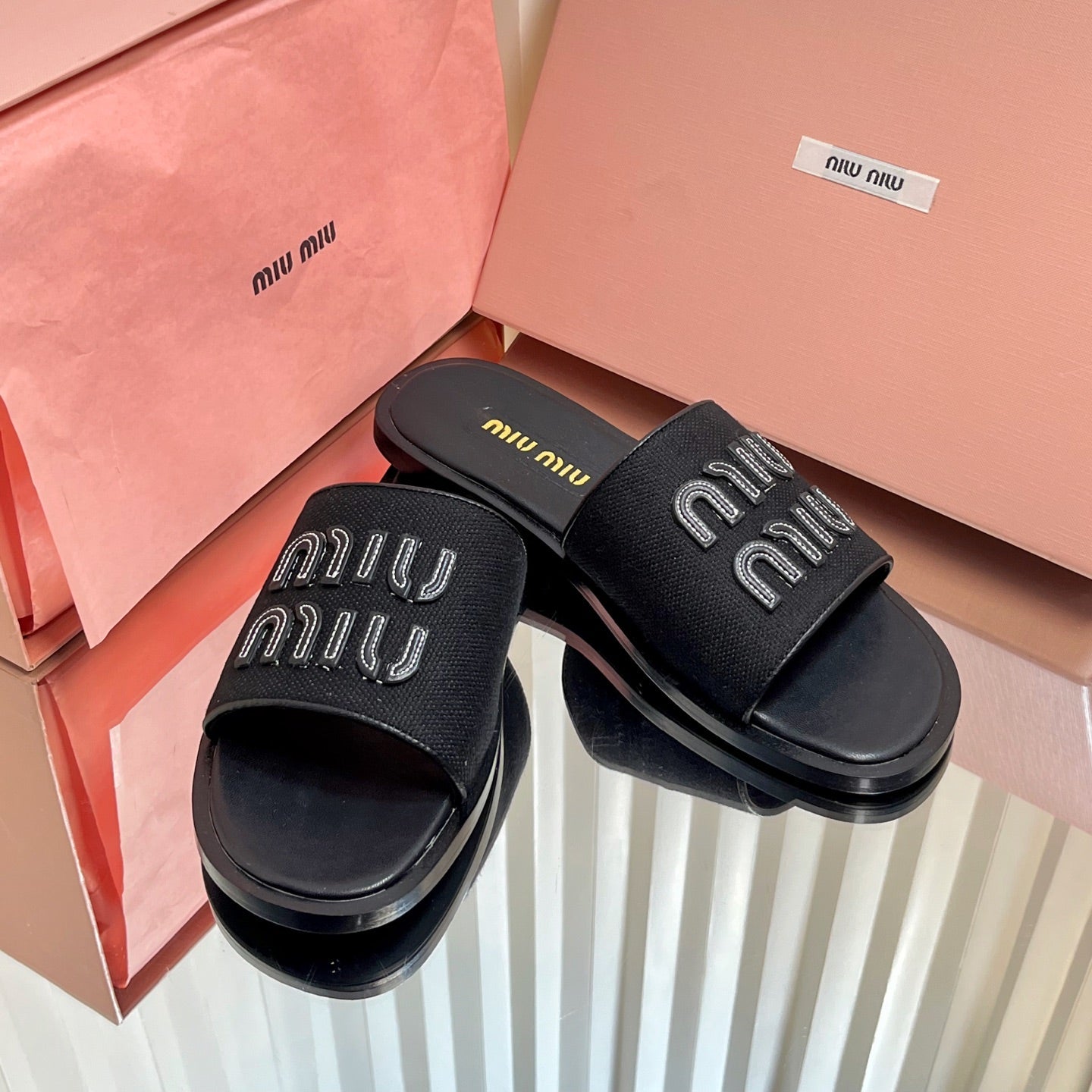 SLIDES SANDALS IN BLACK STRAW WOVEN - 35