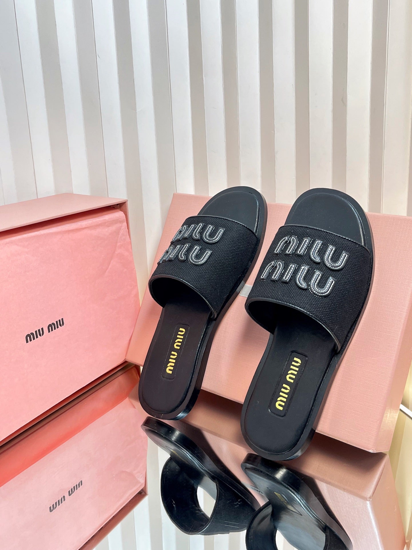 SLIDES SANDALS IN BLACK STRAW WOVEN - 35