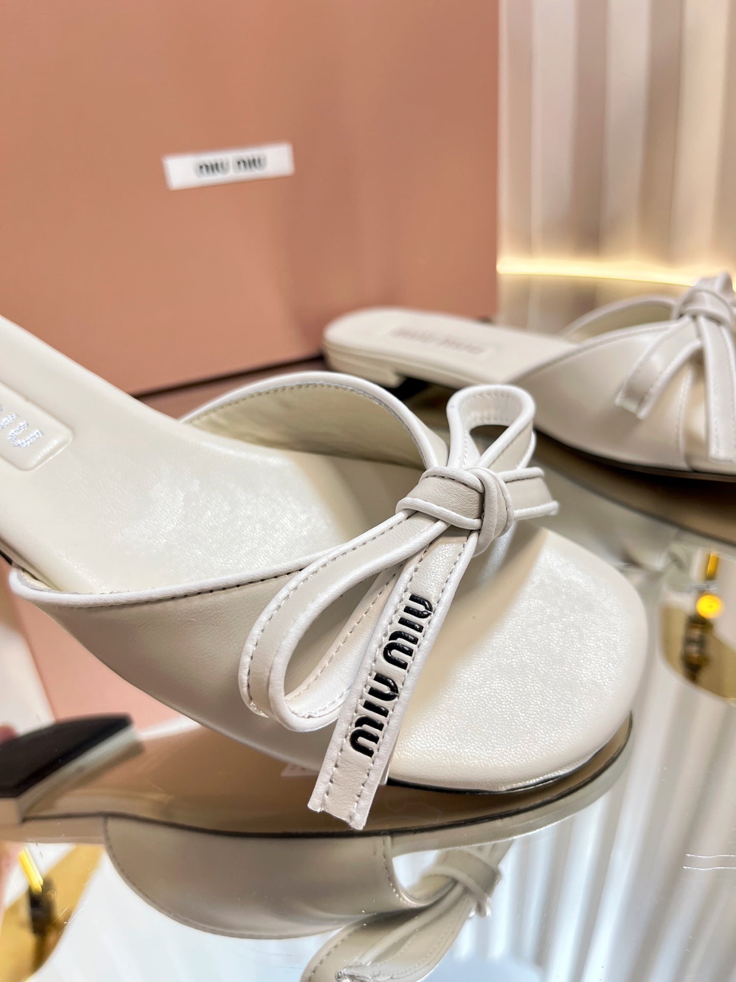 SLIDES SANDALS IN WHITE CALFSKIN BOW IN TRAP - 34