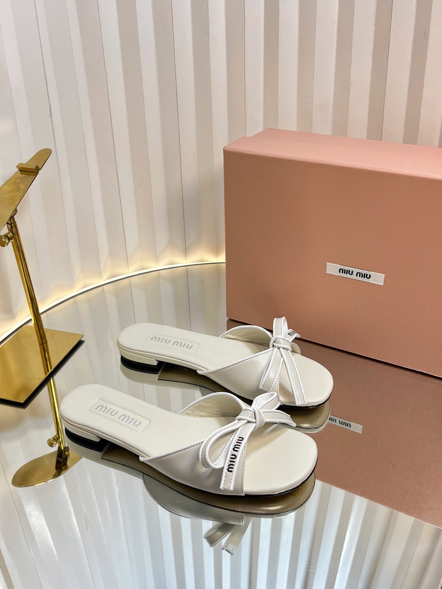 SLIDES SANDALS IN WHITE CALFSKIN BOW IN TRAP - 34