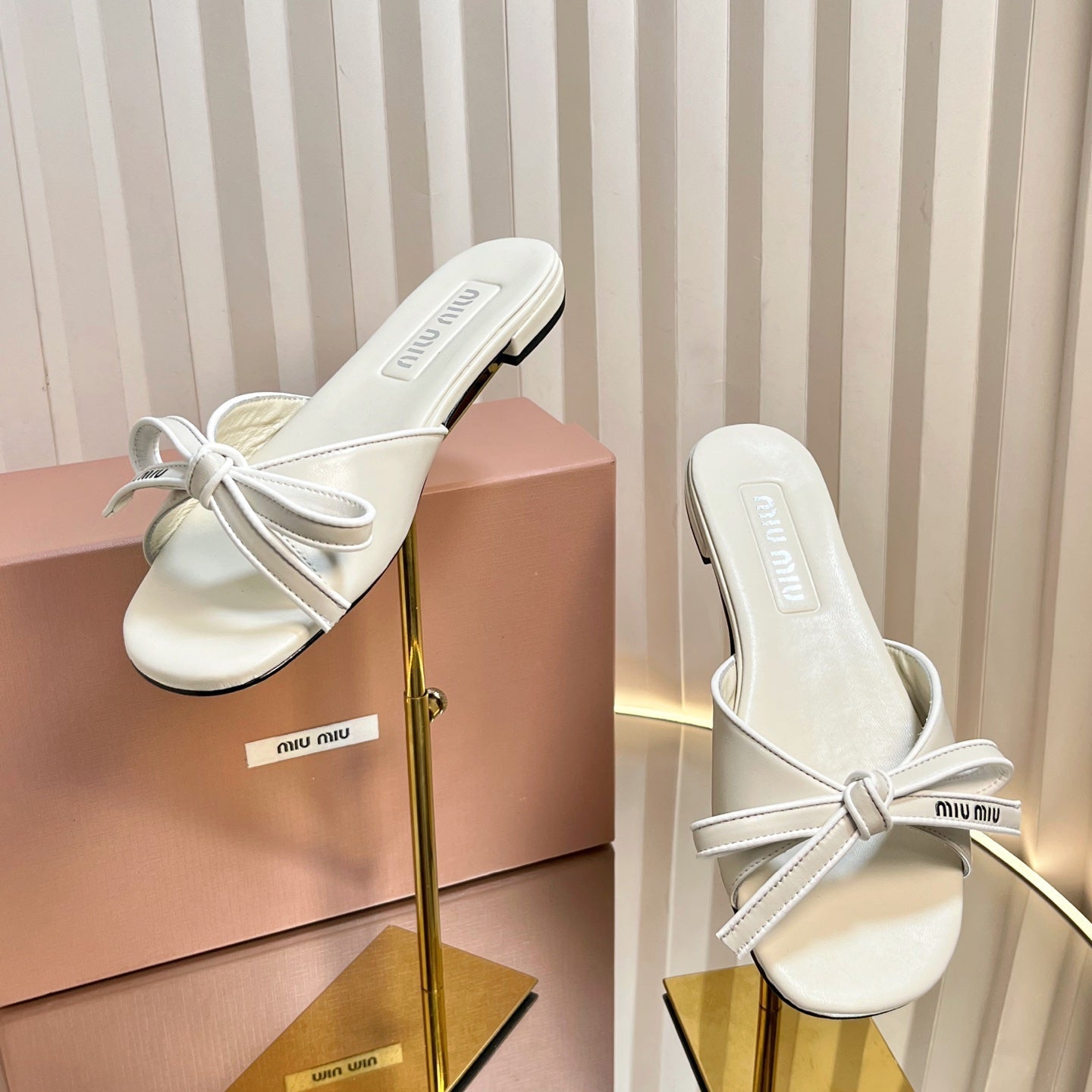 SLIDES SANDALS IN WHITE CALFSKIN BOW IN TRAP - 34
