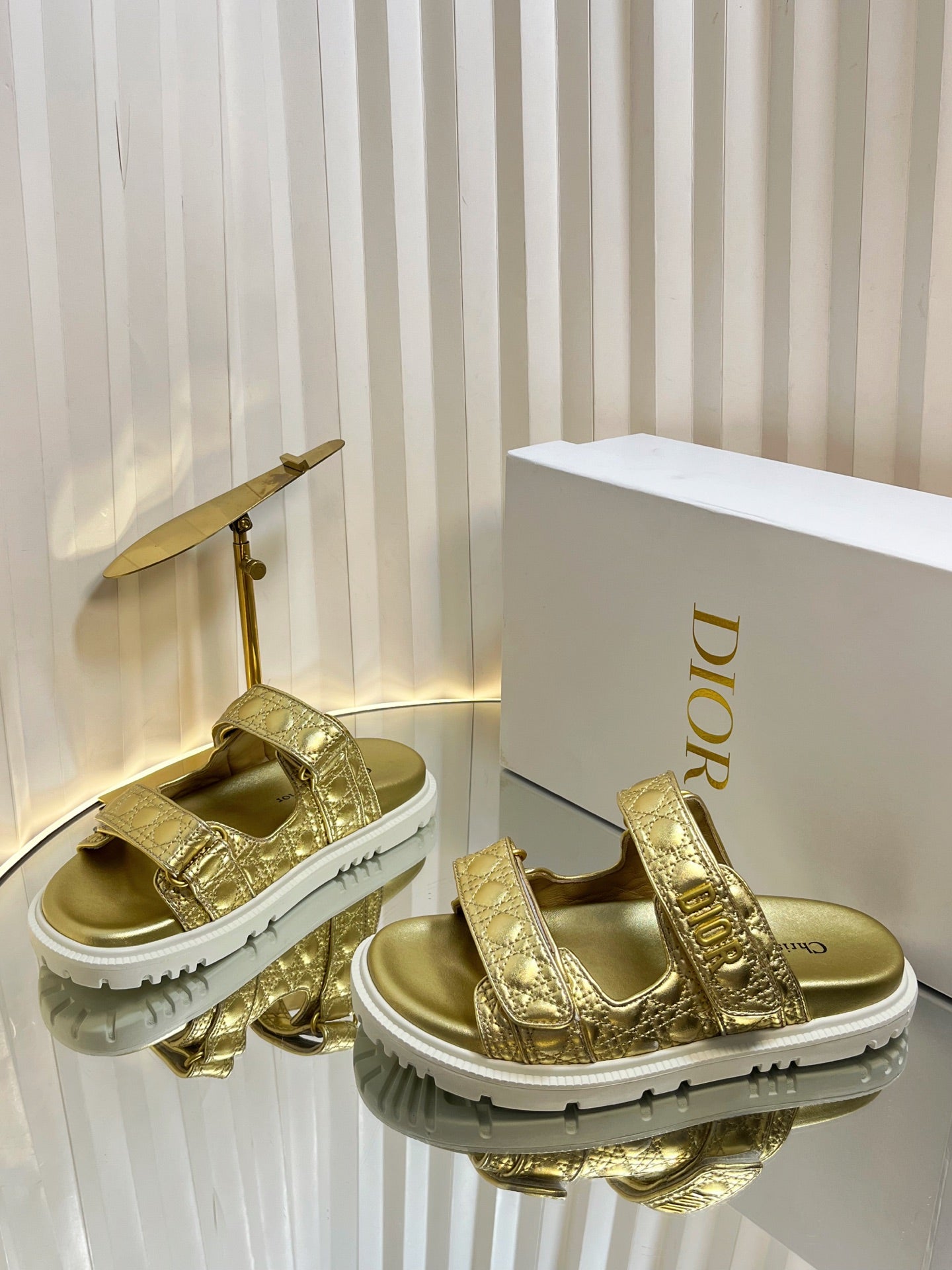 DIORACT SLIDES 25MM IN GOLD PATENT CALFSKIN - 35