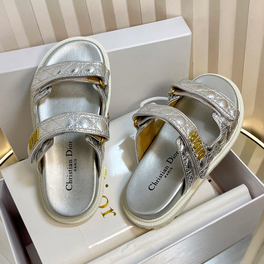 DIORACT SLIDES 25MM IN SILVER PATENT CALFSKIN - 35