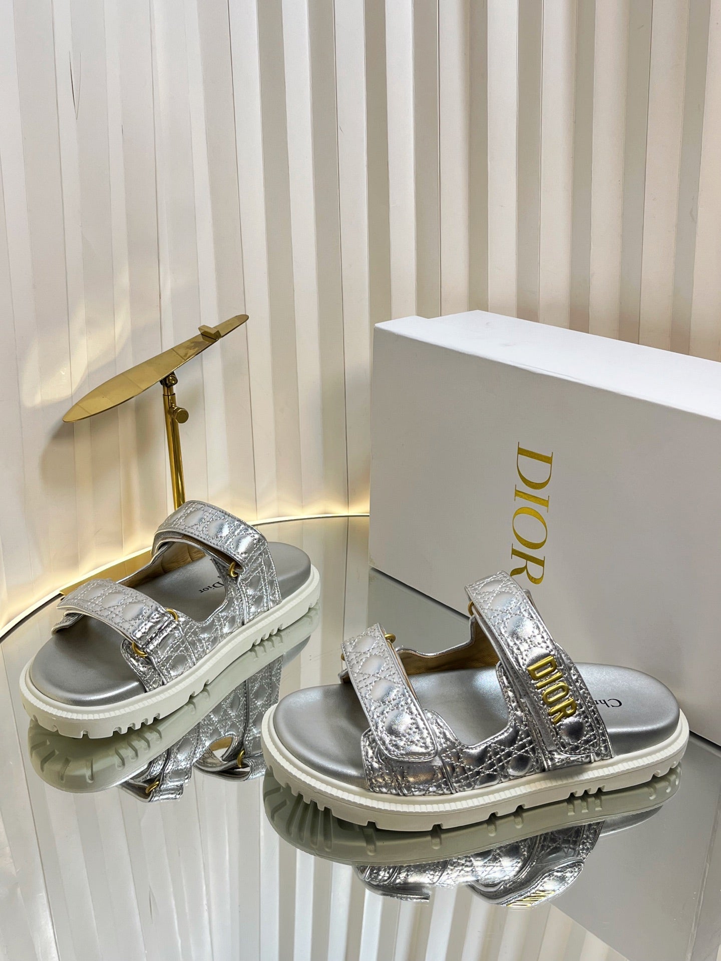 DIORACT SLIDES 25MM IN SILVER PATENT CALFSKIN - 35