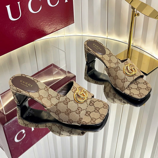 Босоніжки GUCCI 26S на підборах 45 мм з полотна кольору теплий беж