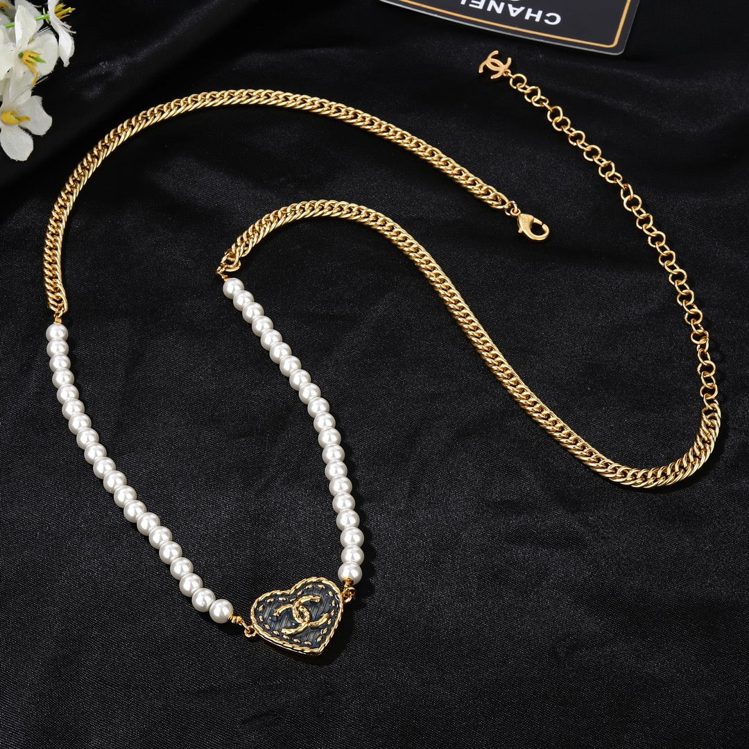CHANEL 25S CHAIN BELT IN WHITE PEARL 614479 - 30