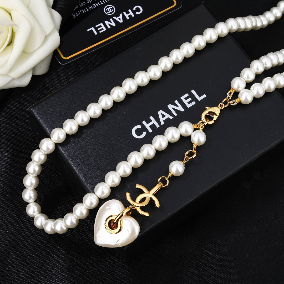 CHANEL 25S CHAIN BELT IN WHITE PEARL 614404 - 30
