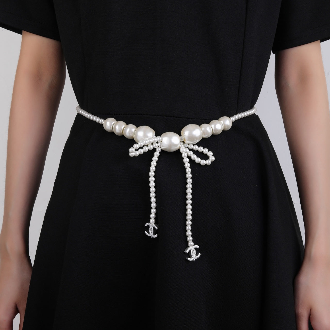 CHANEL 25S CHAIN BELT IN WHITE PEARL WITH BOW 614475 - 30
