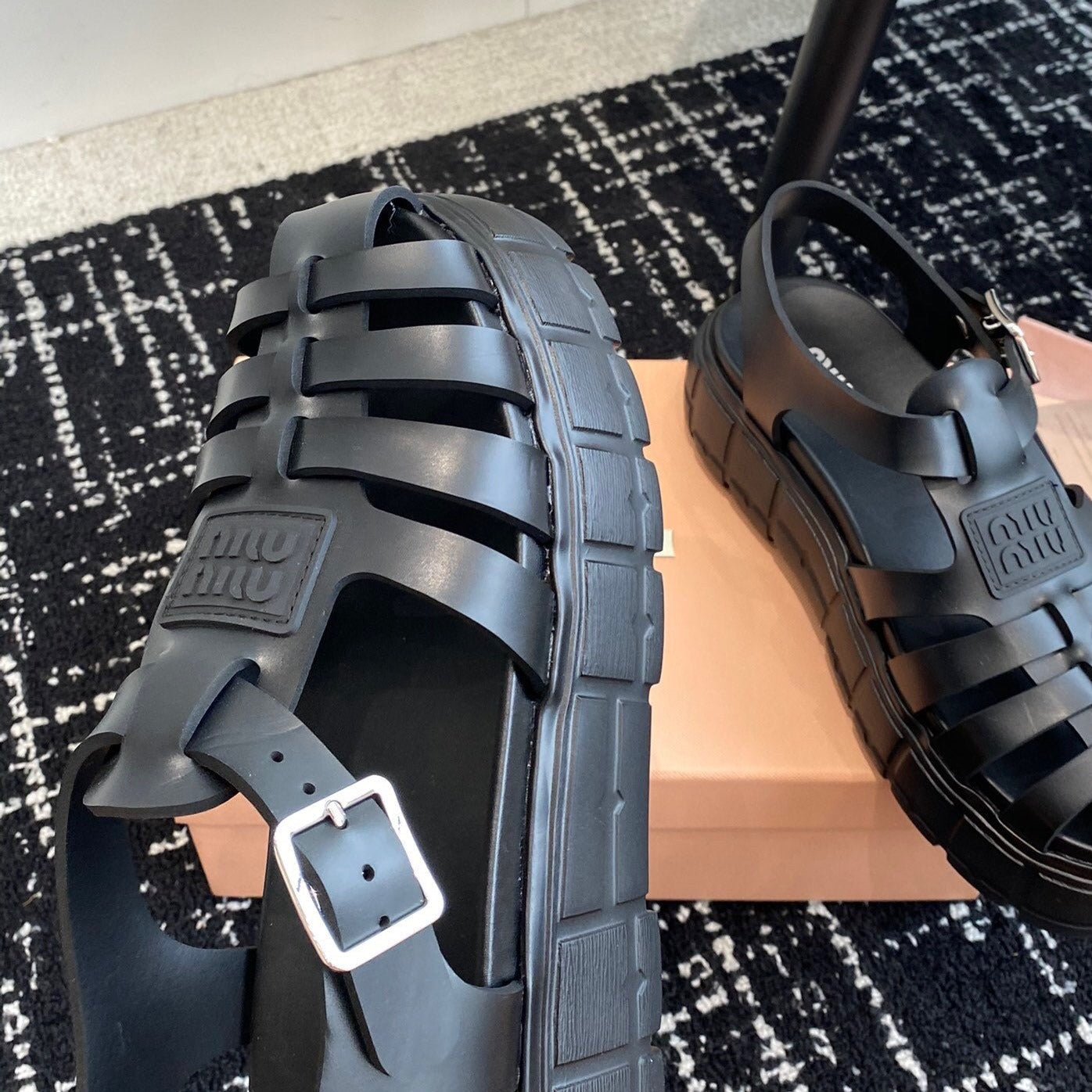 ROMAN THICK-SOLED SANDALS BLACK CALFSKIN - 35