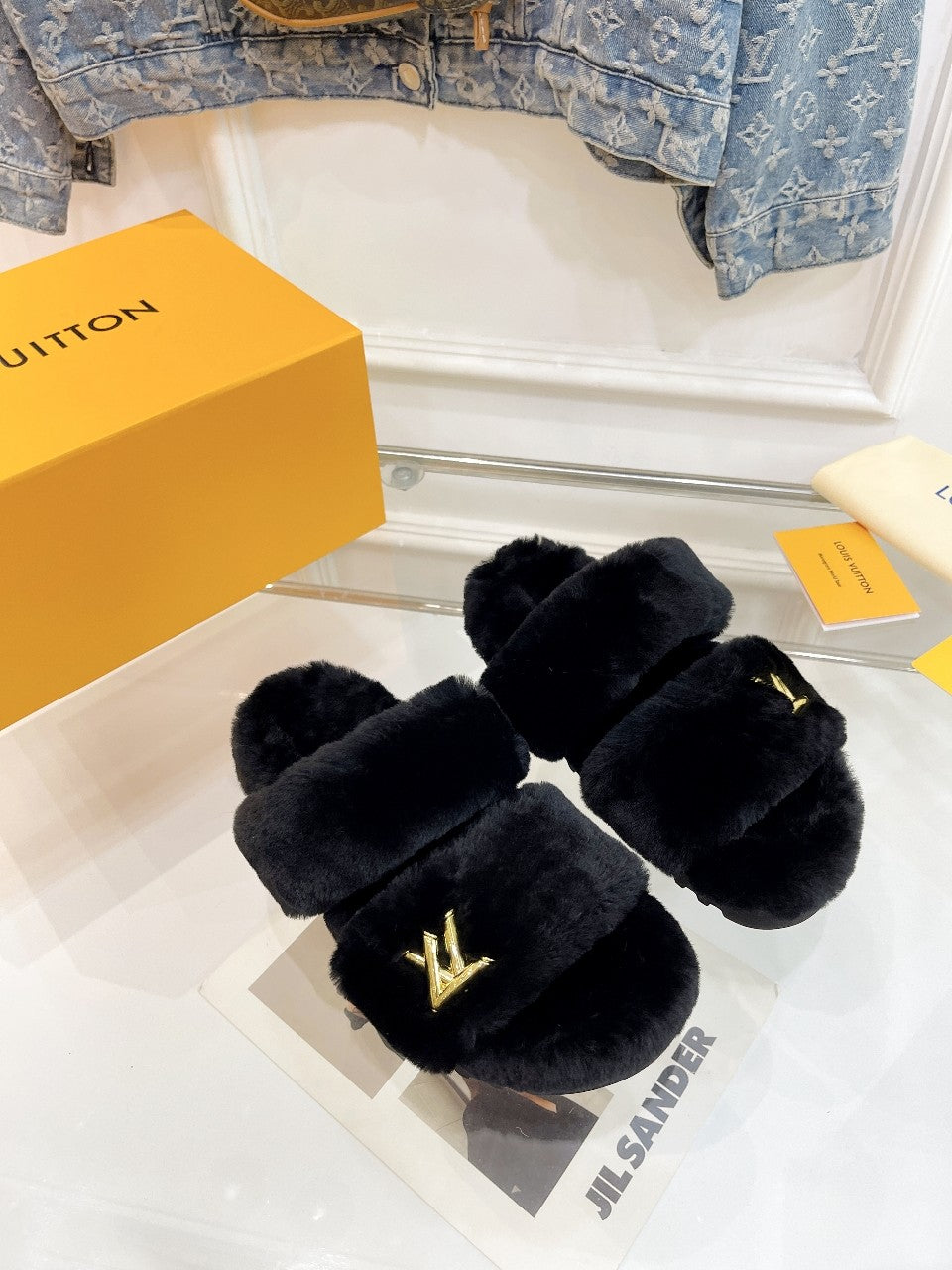 HALF MULE SLIPPERS IN BLACK FLEECE FEATURING METALLIC LOGO - 35