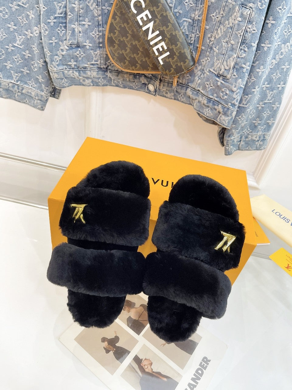 HALF MULE SLIPPERS IN BLACK FLEECE FEATURING METALLIC LOGO - 35