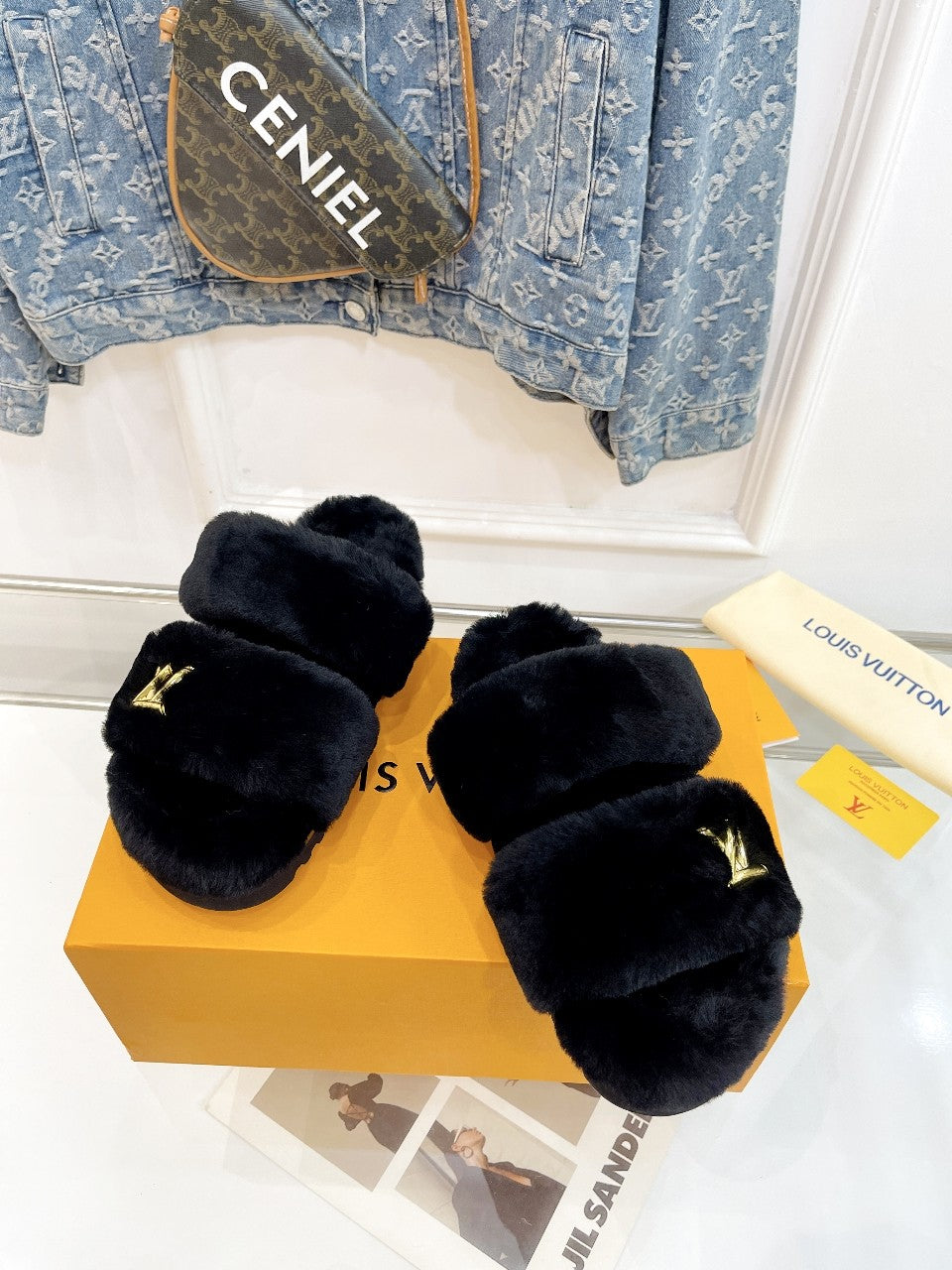 HALF MULE SLIPPERS IN BLACK FLEECE FEATURING METALLIC LOGO - 35