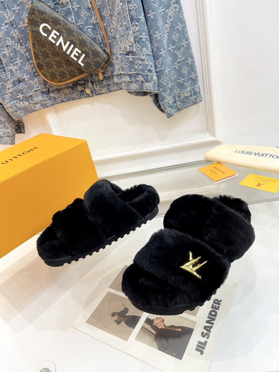 HALF MULE SLIPPERS IN BLACK FLEECE FEATURING METALLIC LOGO - 35