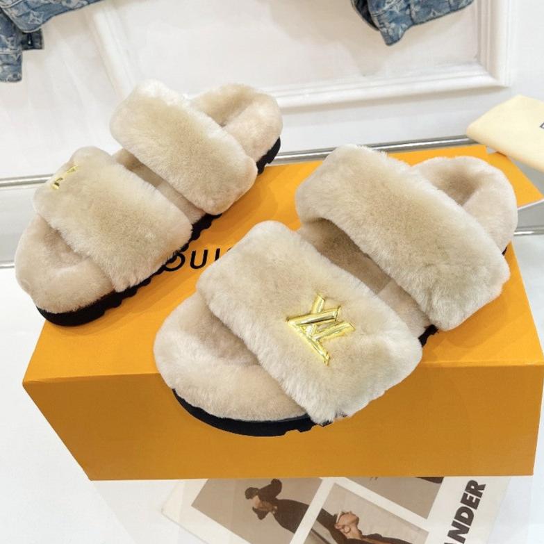 HALF MULE SLIPPERS IN CAMEL BEIGE FLEECE FEATURING METALLIC LOGO - 35