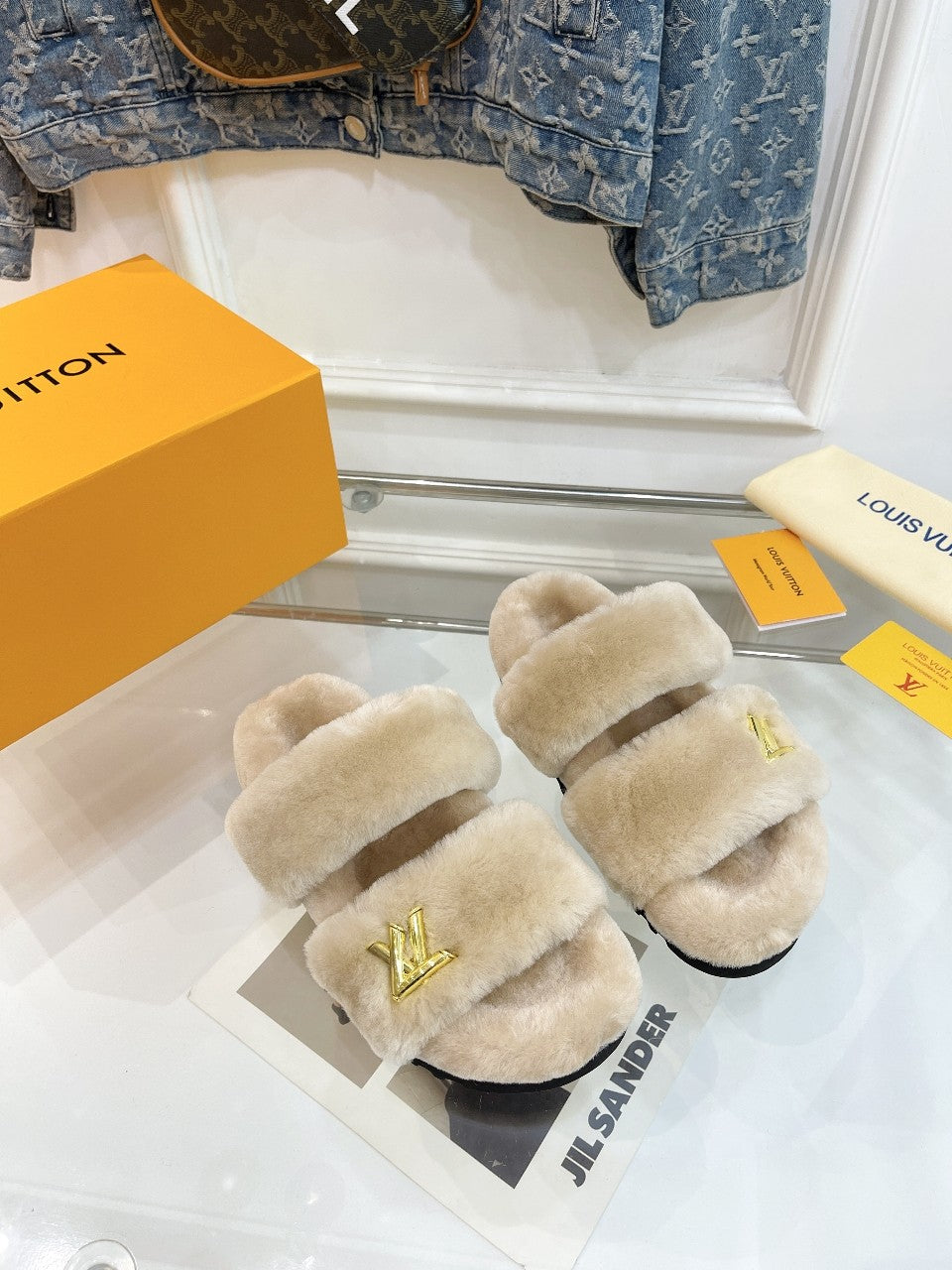 HALF MULE SLIPPERS IN CAMEL BEIGE FLEECE FEATURING METALLIC LOGO - 35