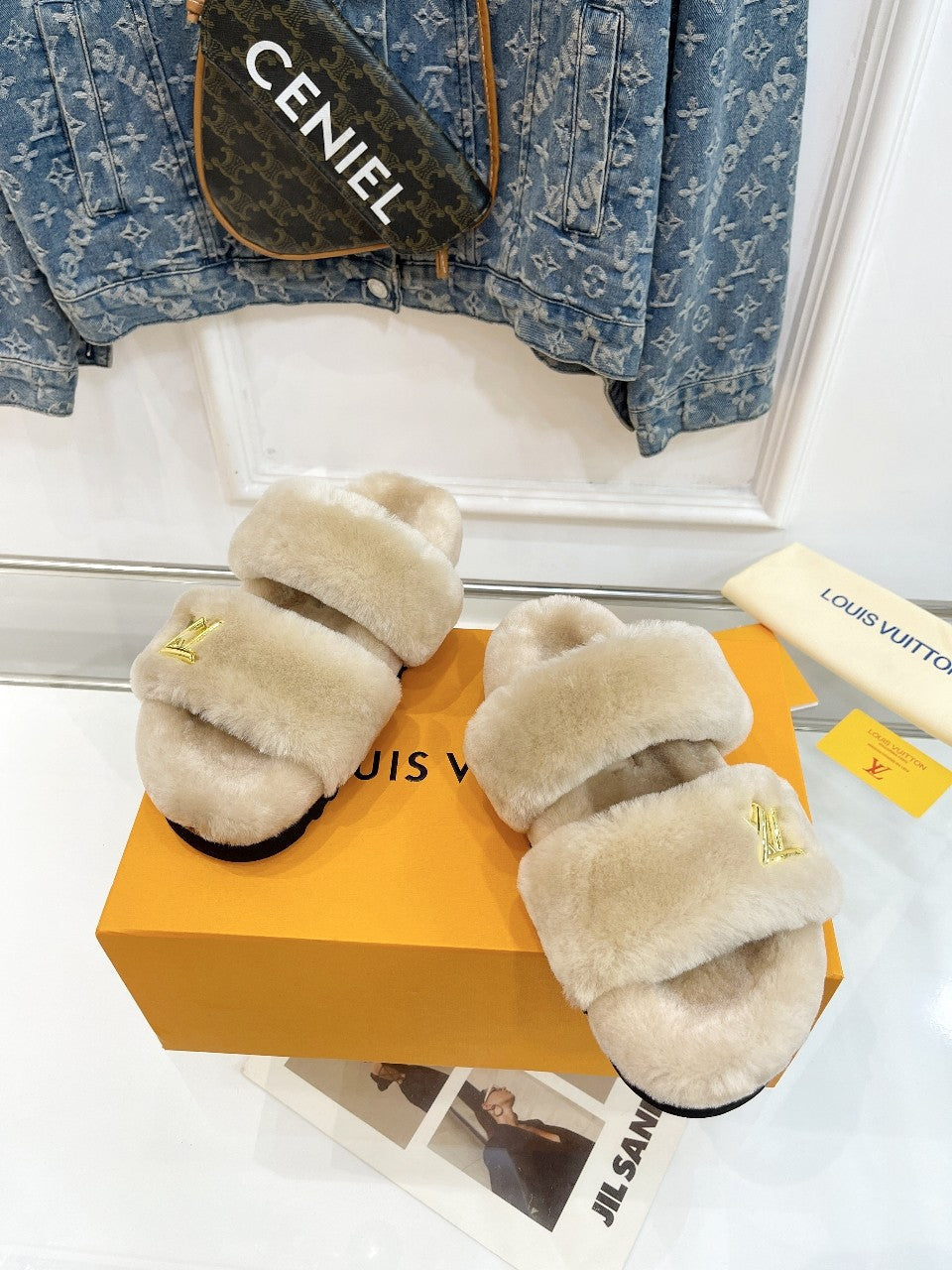 HALF MULE SLIPPERS IN CAMEL BEIGE FLEECE FEATURING METALLIC LOGO - 35