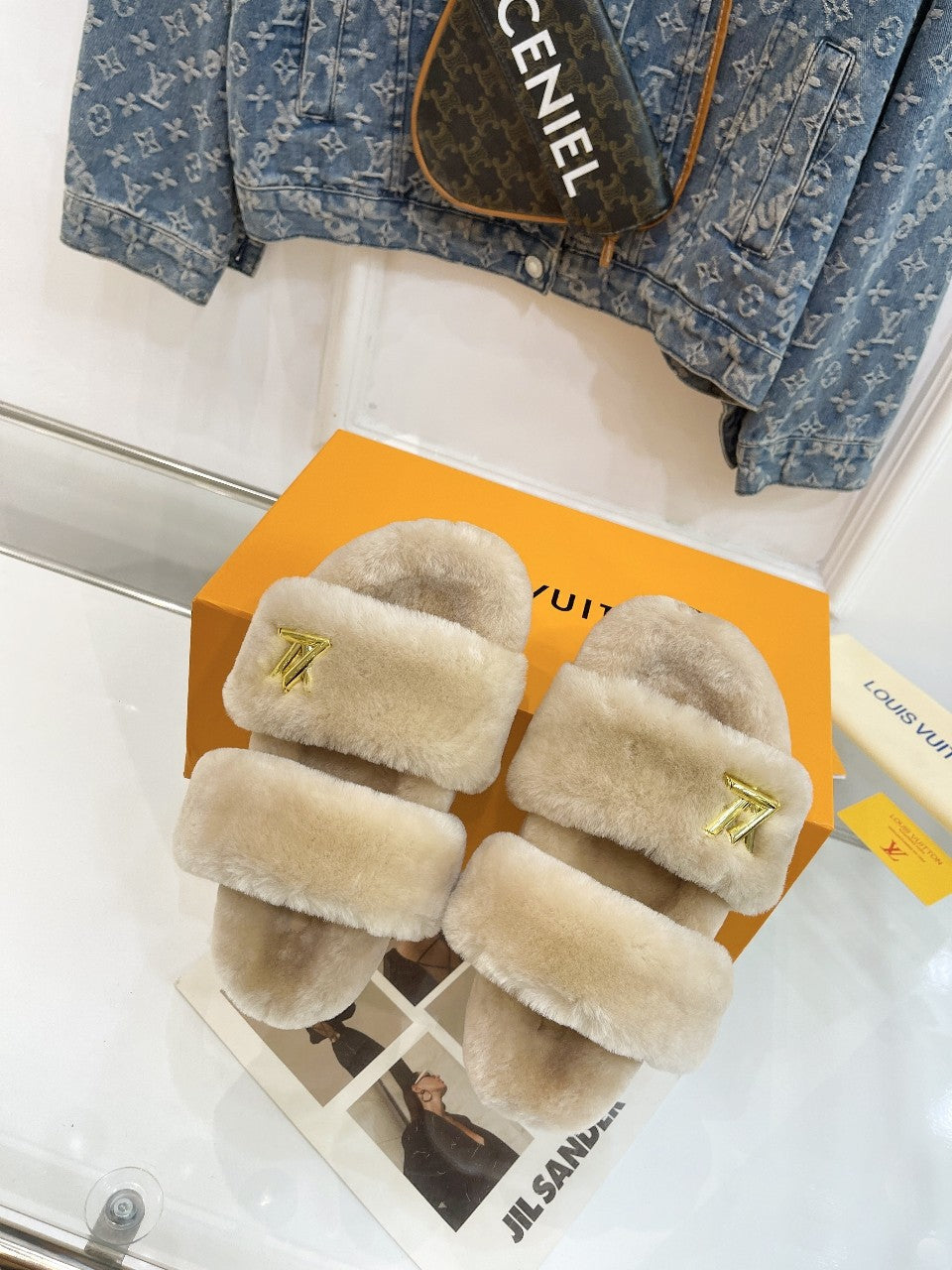 HALF MULE SLIPPERS IN CAMEL BEIGE FLEECE FEATURING METALLIC LOGO - 35