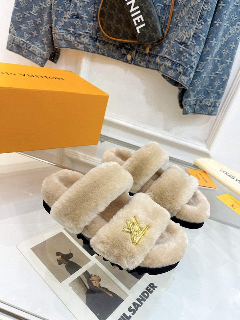 HALF MULE SLIPPERS IN CAMEL BEIGE FLEECE FEATURING METALLIC LOGO - 35