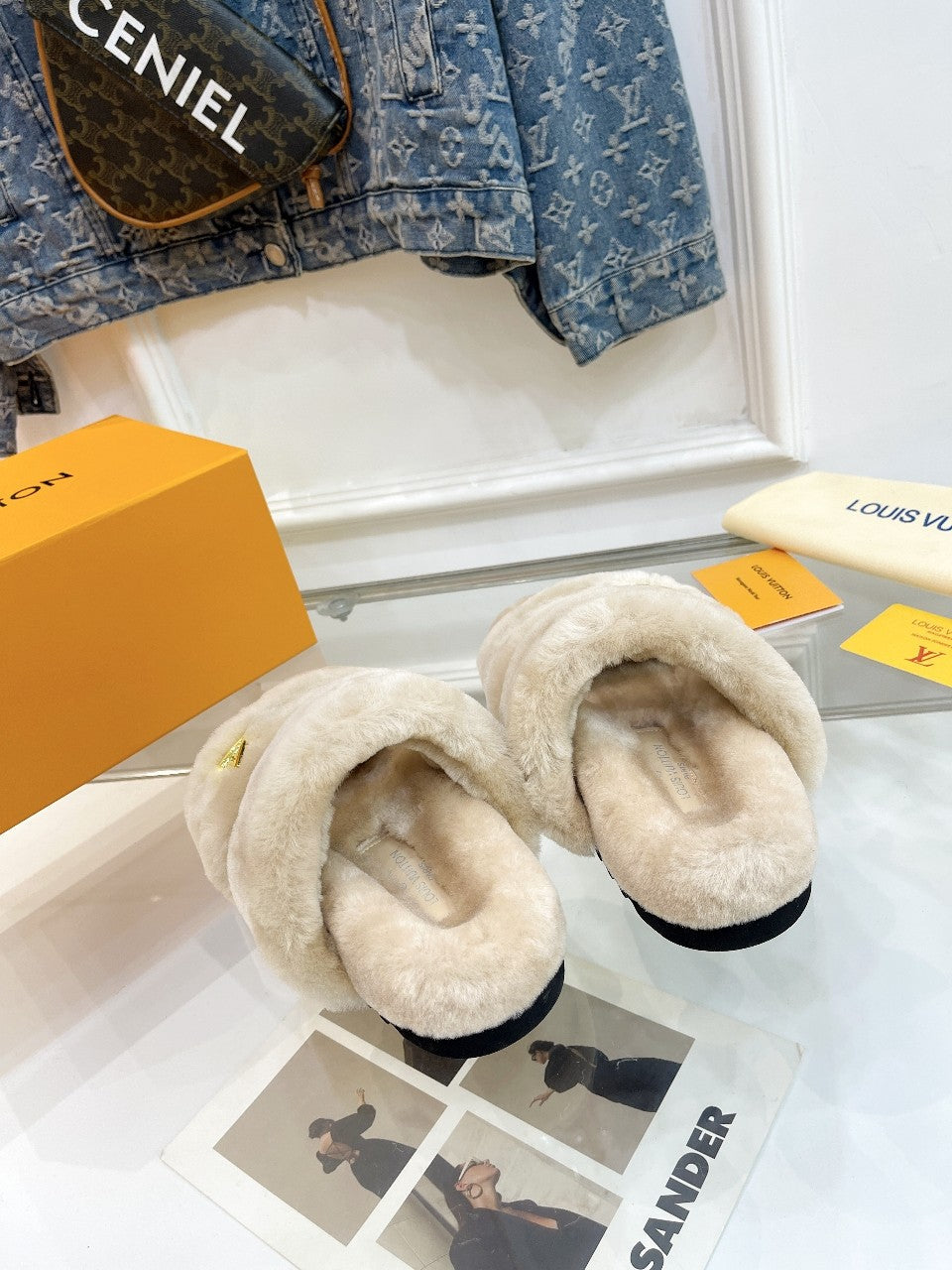 HALF MULE SLIPPERS IN CAMEL BEIGE FLEECE FEATURING METALLIC LOGO - 35