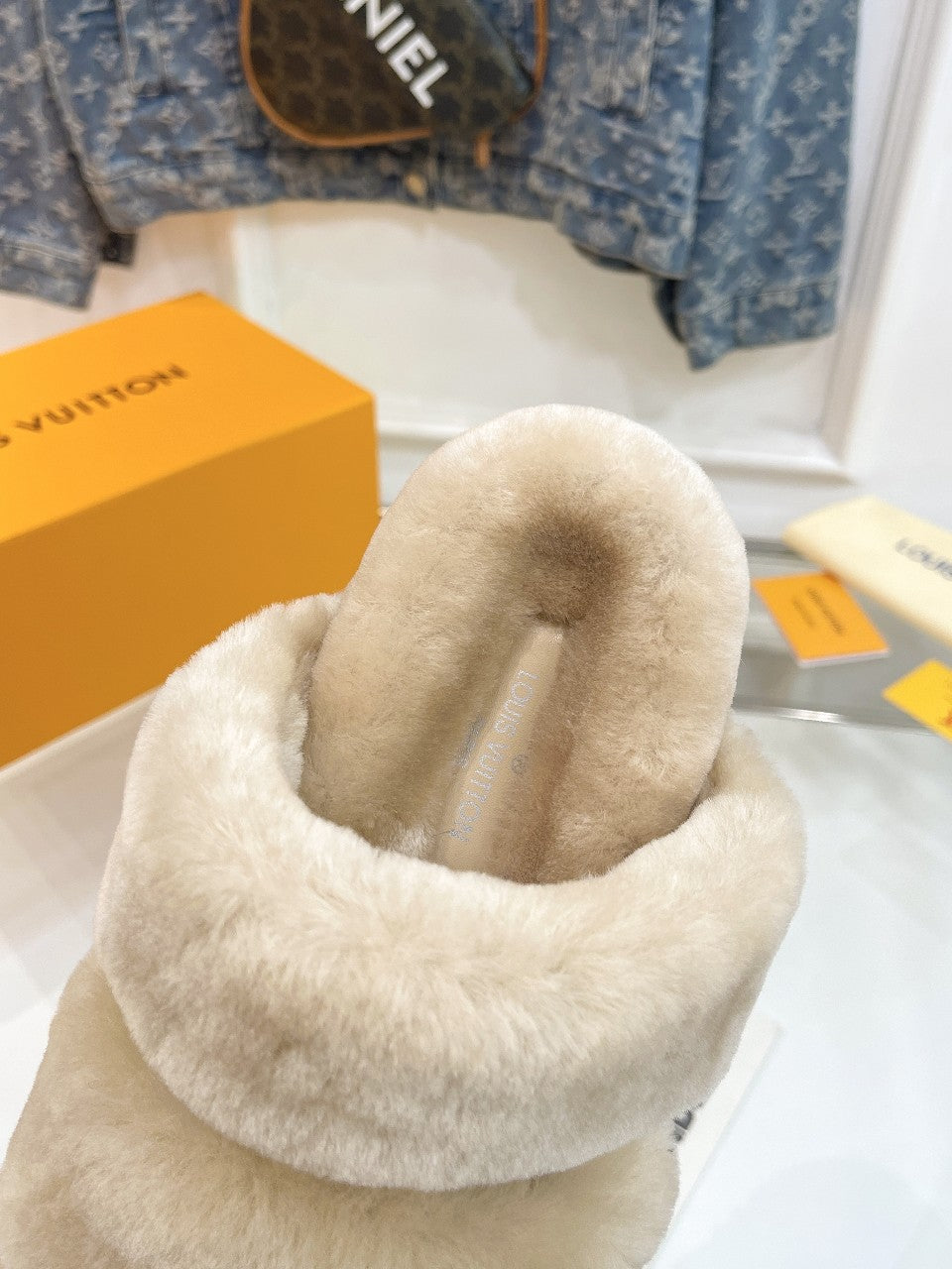 HALF MULE SLIPPERS IN CAMEL BEIGE FLEECE FEATURING METALLIC LOGO - 35