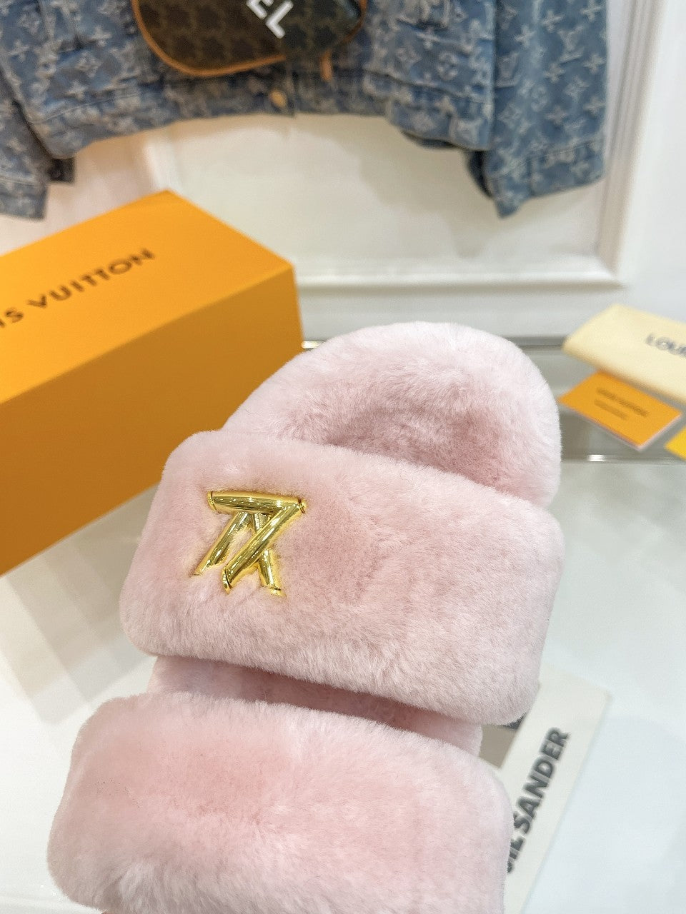 HALF MULE SLIPPERS IN LIGHT PINK FLEECE FEATURING METALLIC LOGO - 35