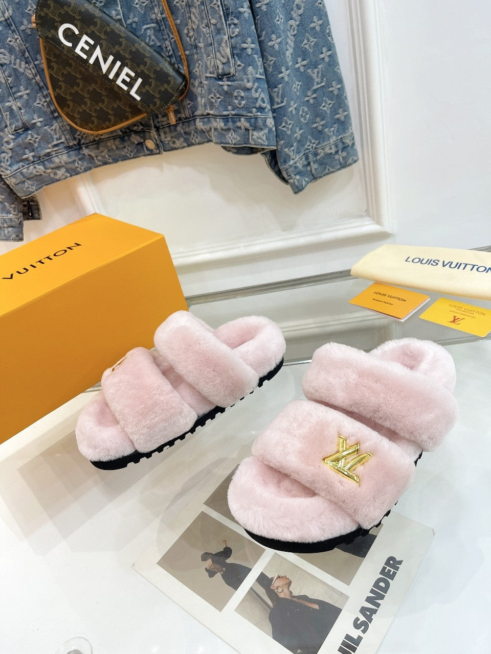 HALF MULE SLIPPERS IN LIGHT PINK FLEECE FEATURING METALLIC LOGO - 35