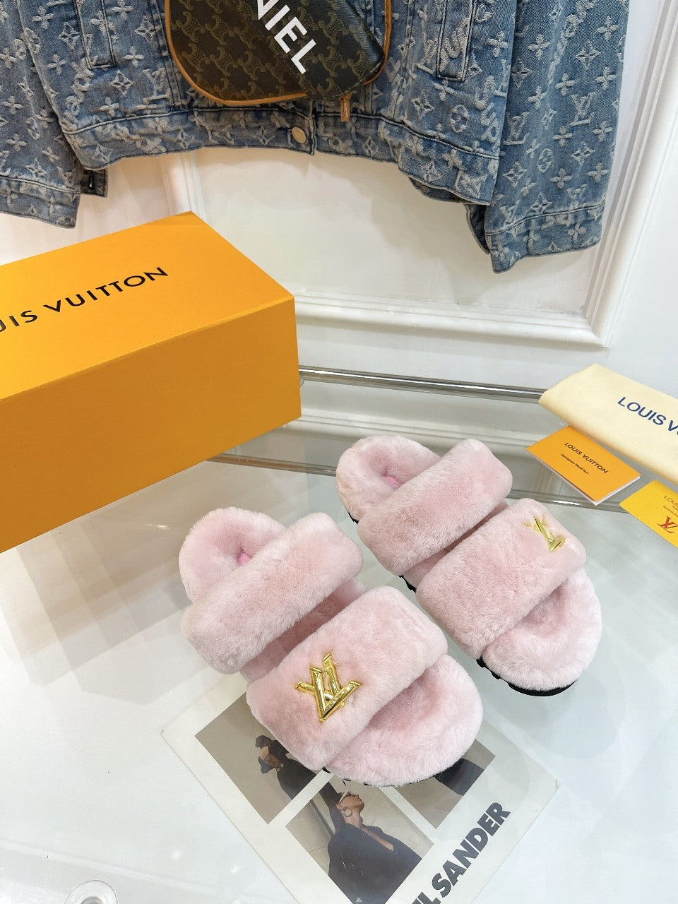 HALF MULE SLIPPERS IN LIGHT PINK FLEECE FEATURING METALLIC LOGO - 35