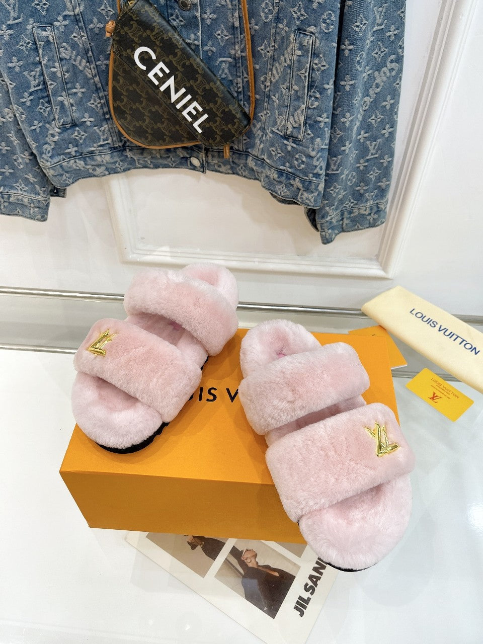 HALF MULE SLIPPERS IN LIGHT PINK FLEECE FEATURING METALLIC LOGO - 35