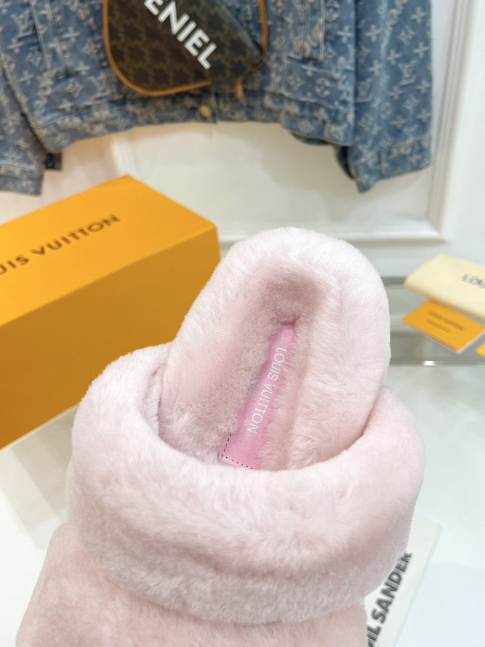HALF MULE SLIPPERS IN LIGHT PINK FLEECE FEATURING METALLIC LOGO - 35