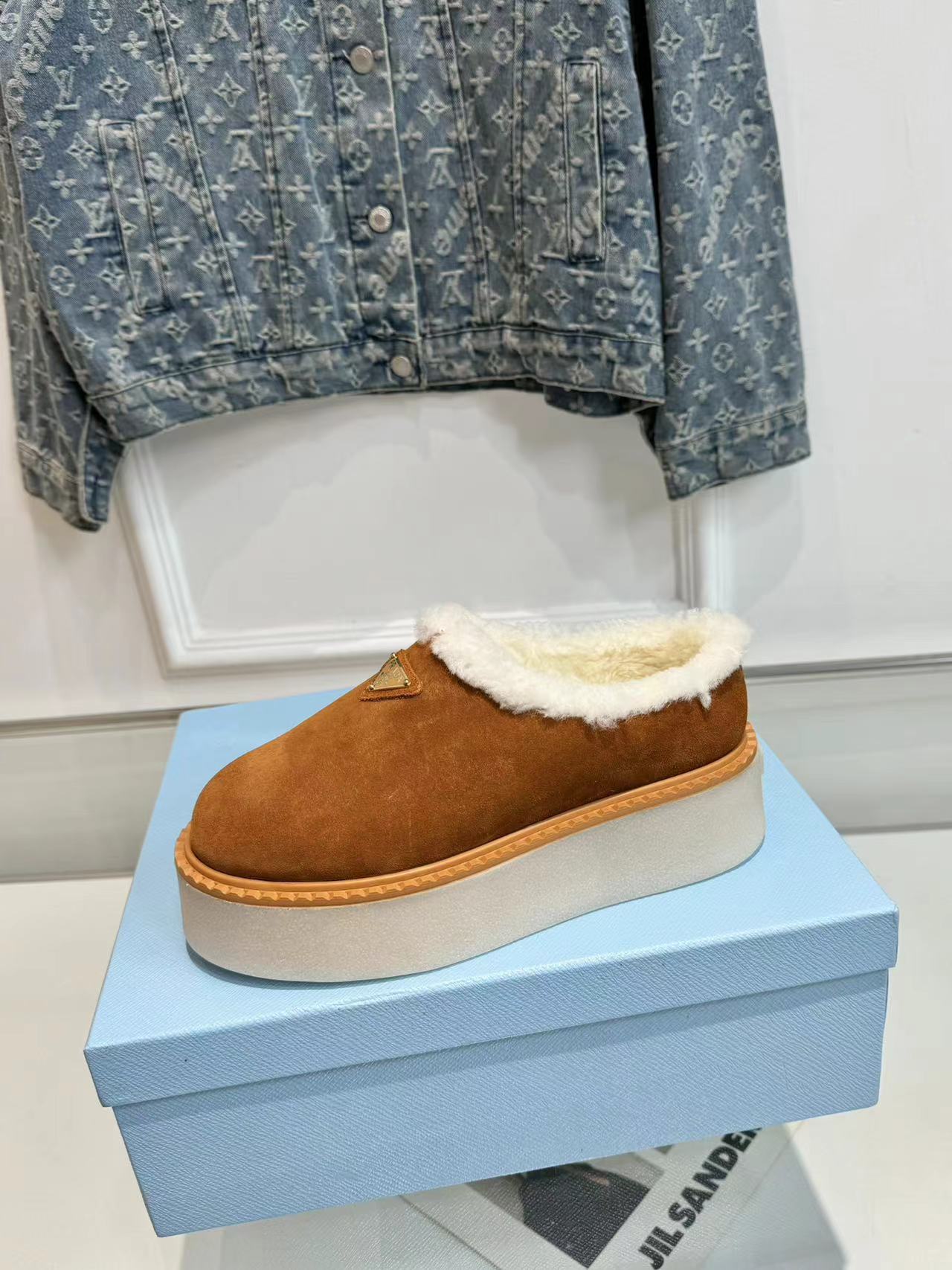 TRIANGLE LOGO MULES IN BRONZE BROWN SUEDE AND SHEARLING LINING - 35