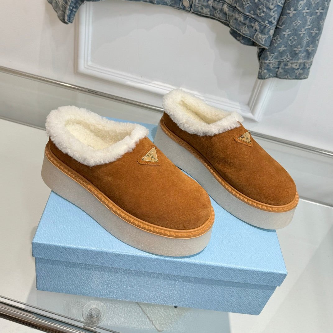 TRIANGLE LOGO MULES IN BRONZE BROWN SUEDE AND SHEARLING LINING - 35