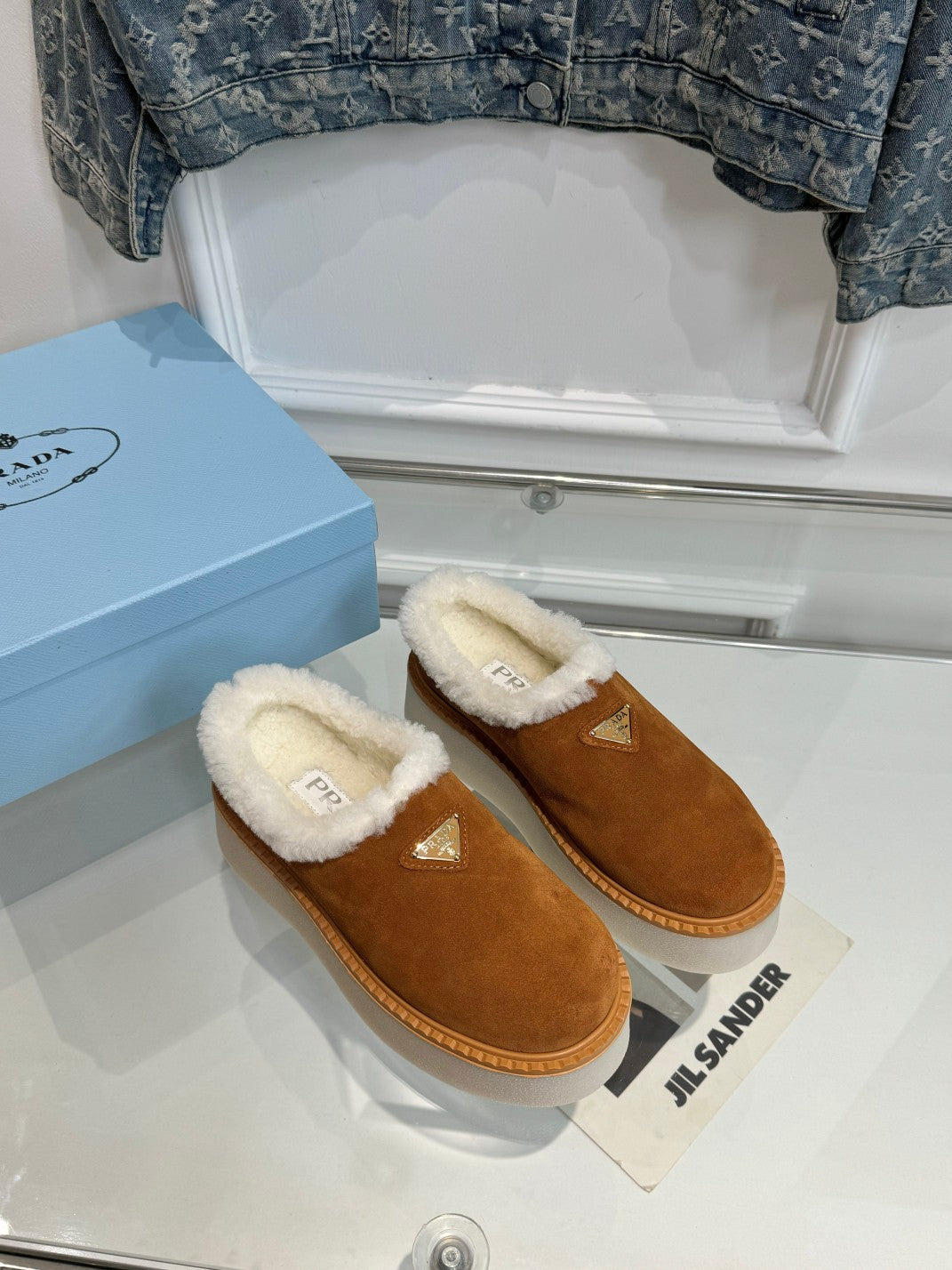 TRIANGLE LOGO MULES IN BRONZE BROWN SUEDE AND SHEARLING LINING - 35