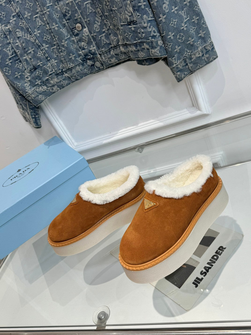 TRIANGLE LOGO MULES IN BRONZE BROWN SUEDE AND SHEARLING LINING - 35