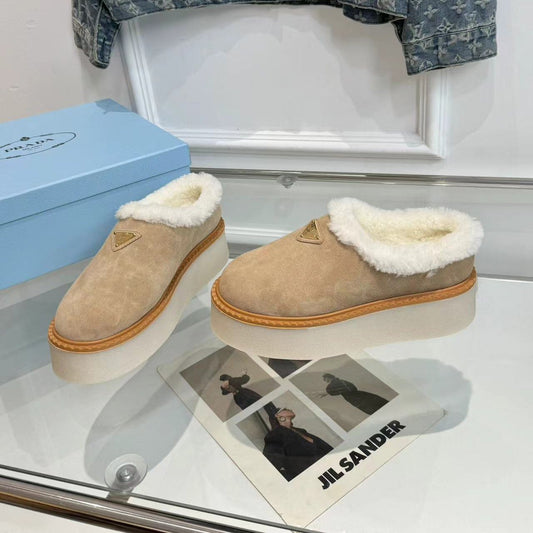 TRIANGLE LOGO MULES IN BEIGE SUEDE AND SHEARLING LINING - 35