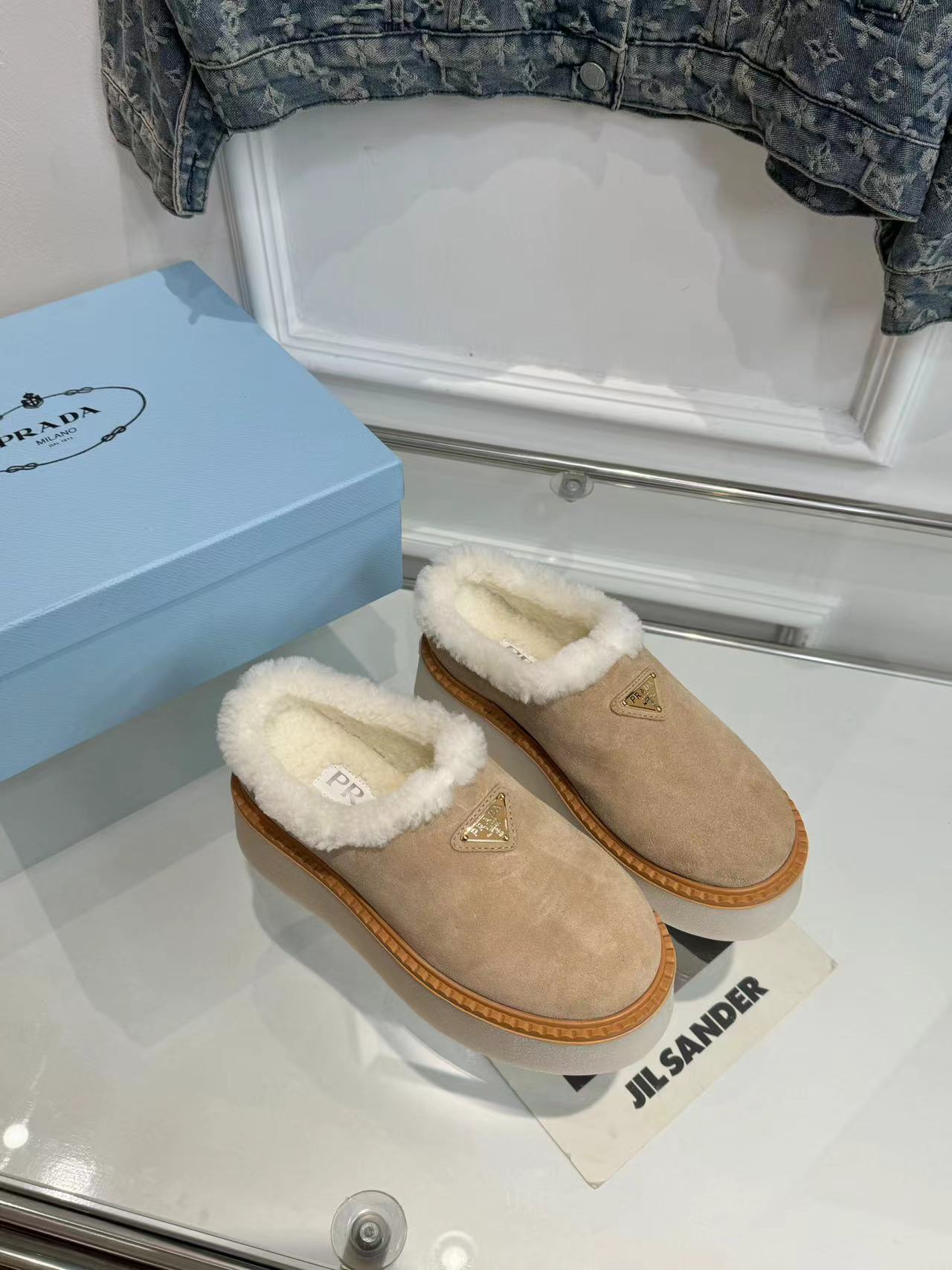 TRIANGLE LOGO MULES IN BEIGE SUEDE AND SHEARLING LINING - 35