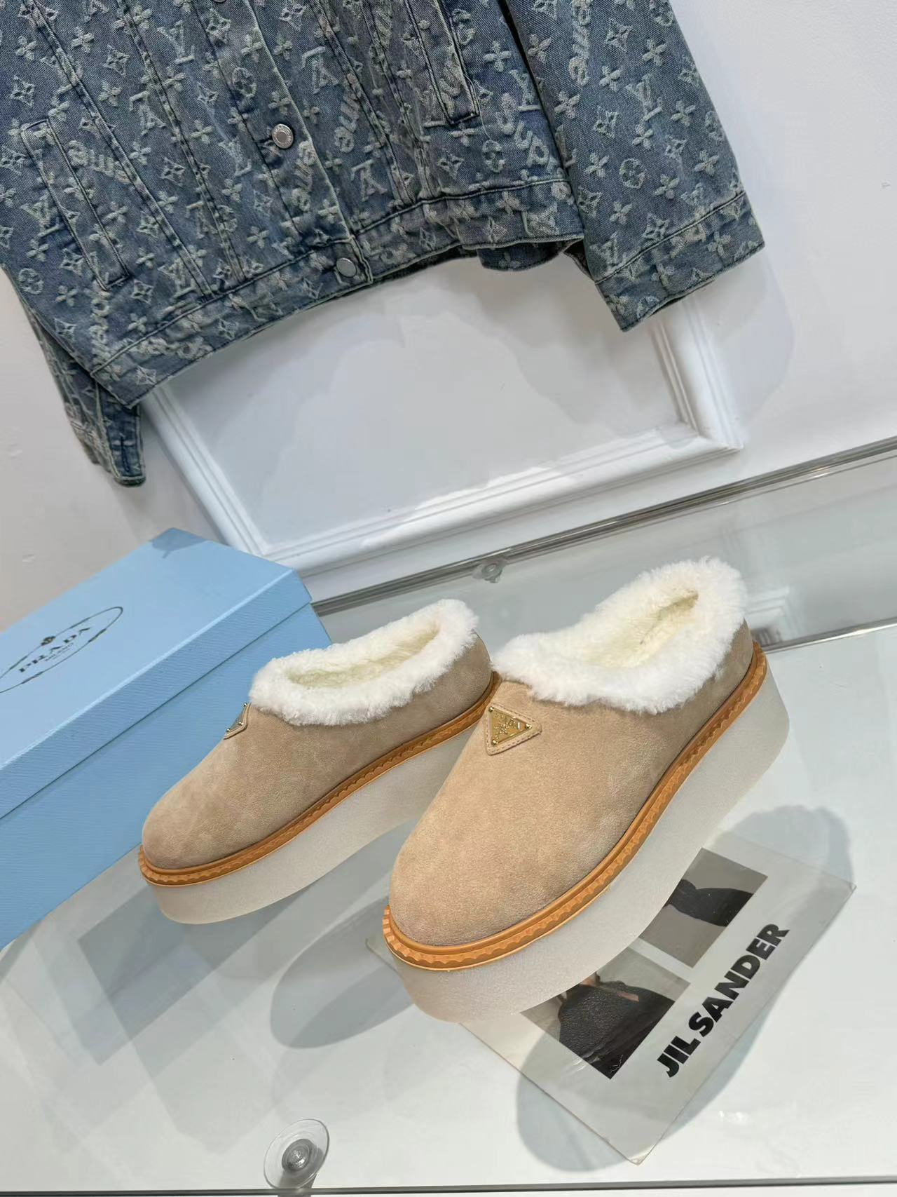 TRIANGLE LOGO MULES IN BEIGE SUEDE AND SHEARLING LINING - 35