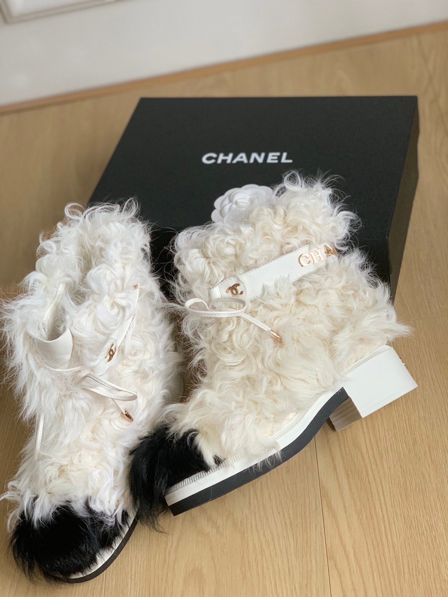 CC ANKLE BOOTS IN WHITE MIX BLACK WOOL FUR - 35
