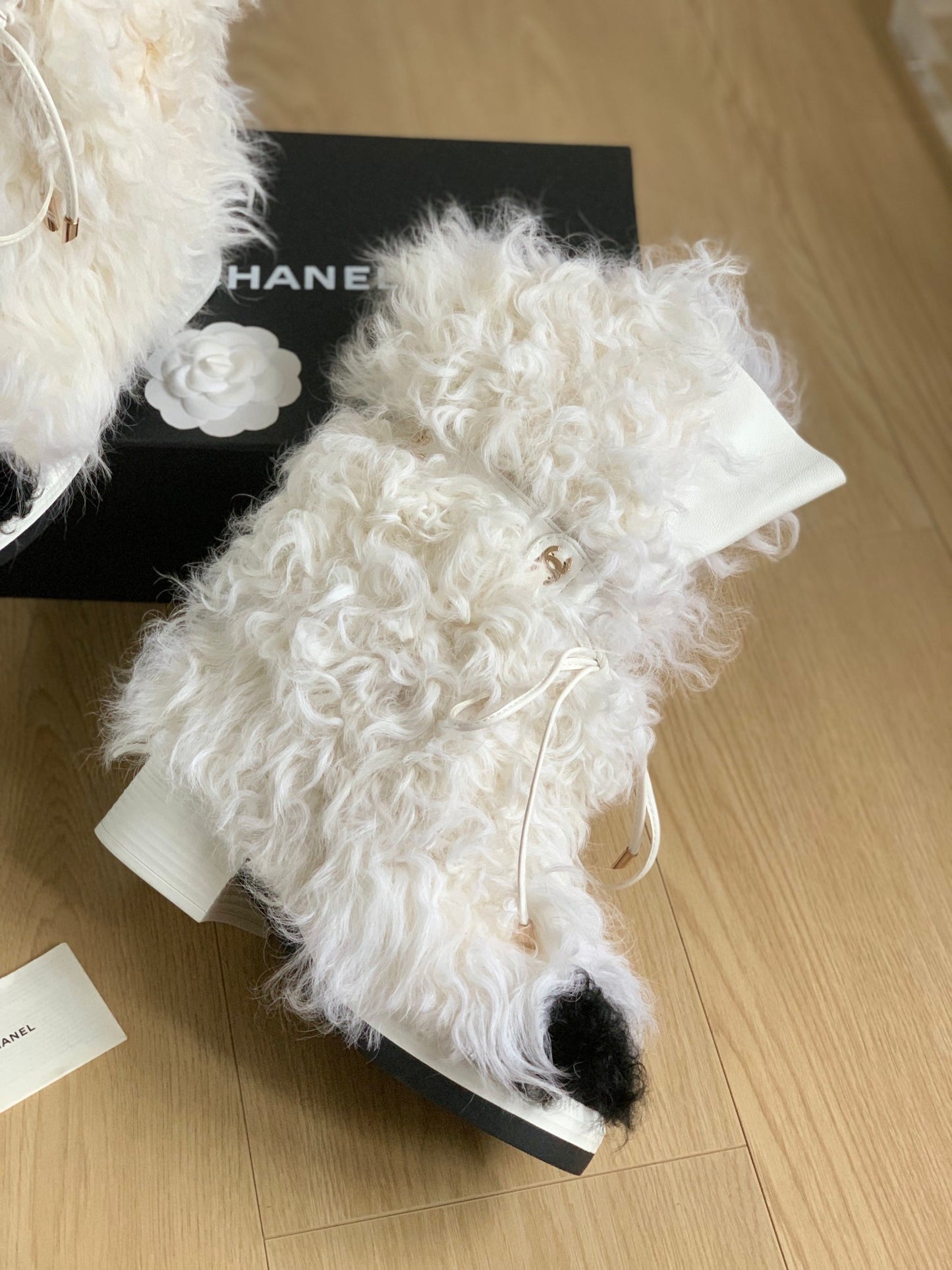 CC ANKLE HIGH BOOTS IN WHITE MIX BLACK WOOL FUR - 35