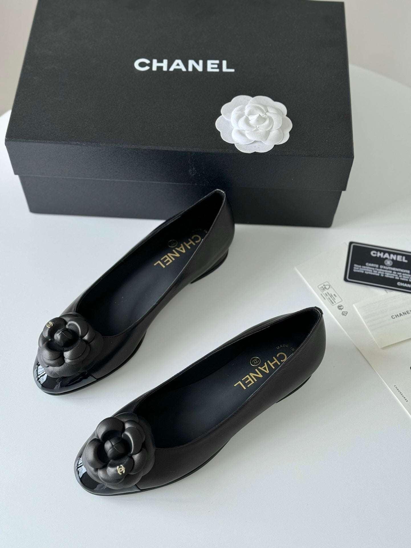 BALLET FLAT BLACK LAMBSKIN WITH FLOWER - 35