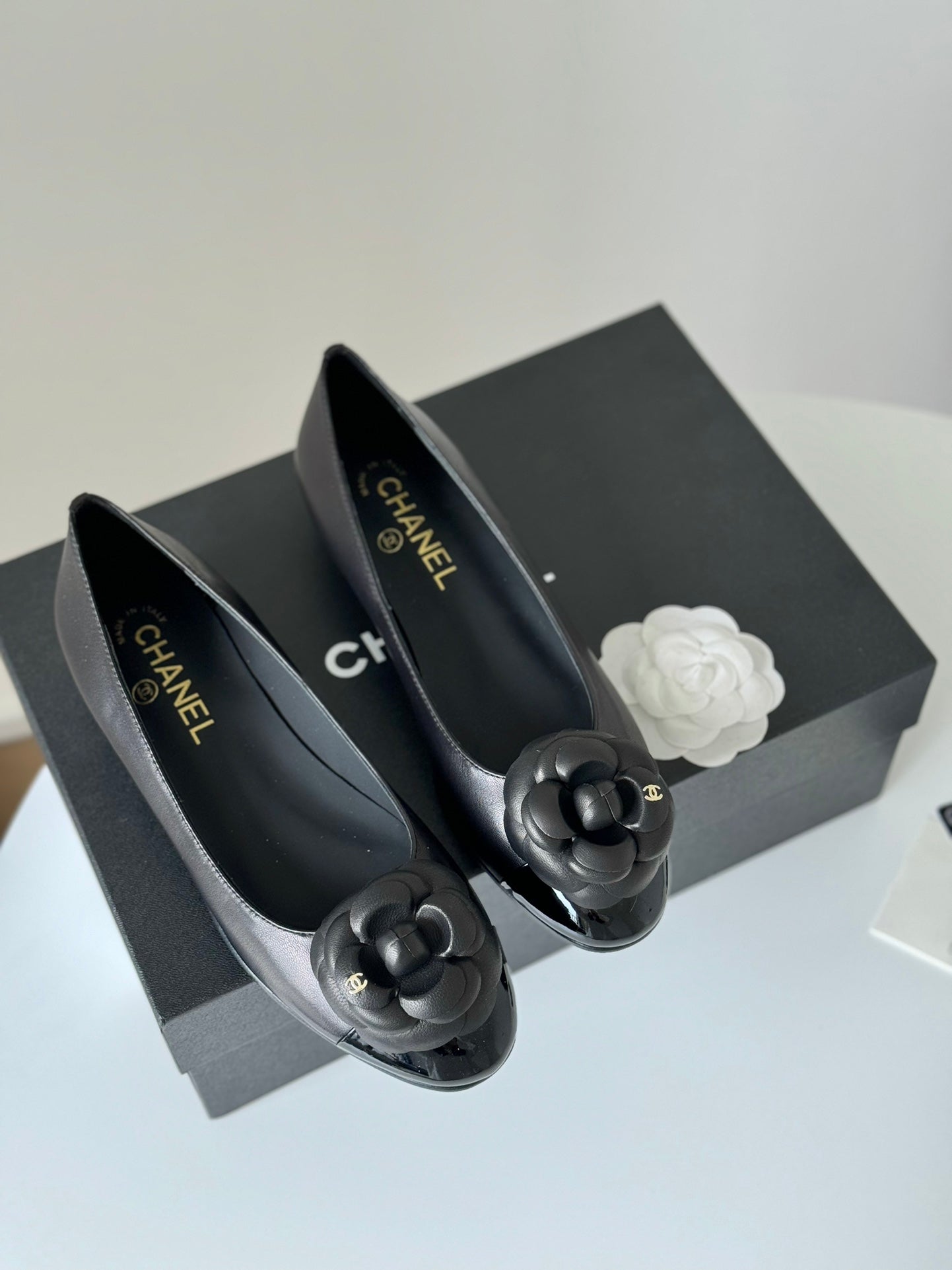 BALLET FLAT BLACK LAMBSKIN WITH FLOWER - 35