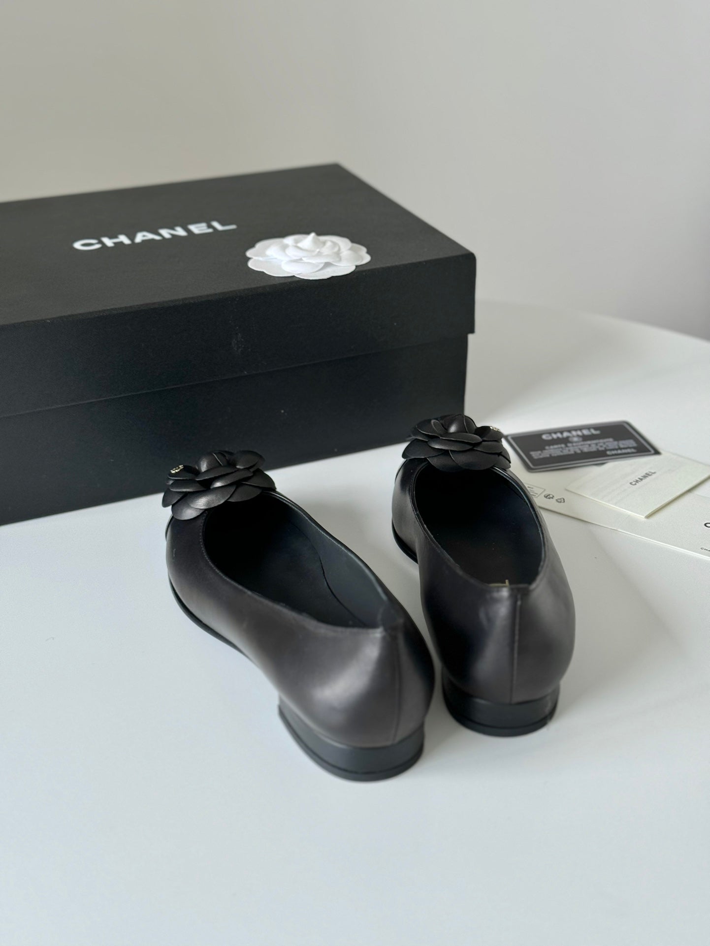 BALLET FLAT BLACK LAMBSKIN WITH FLOWER - 35