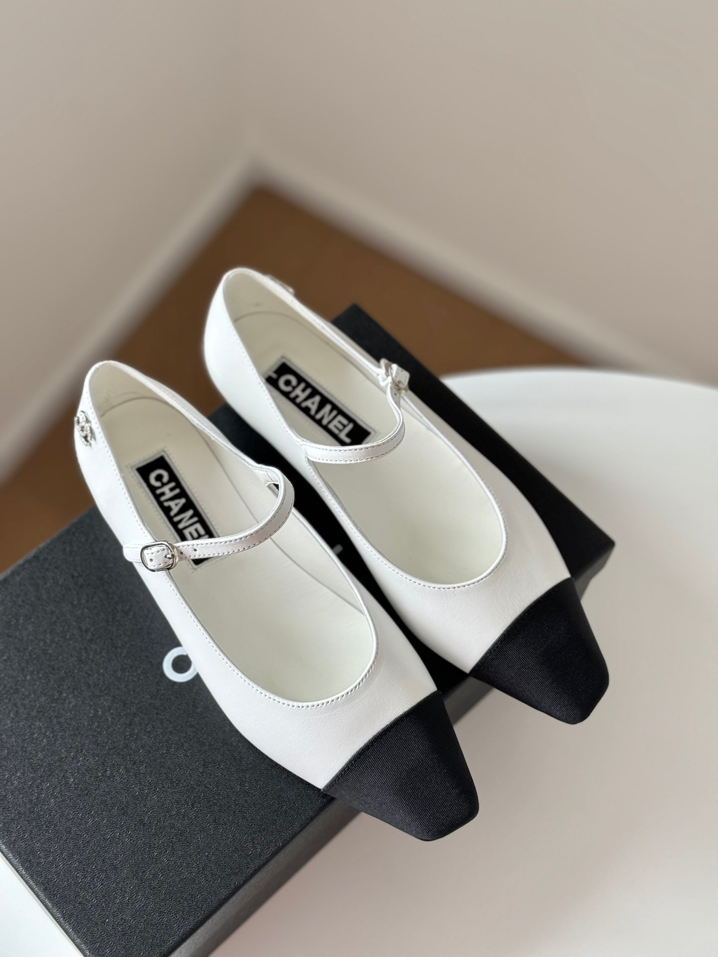 MARY JANE WHITE MIX BLACK CALFSKIN - 35