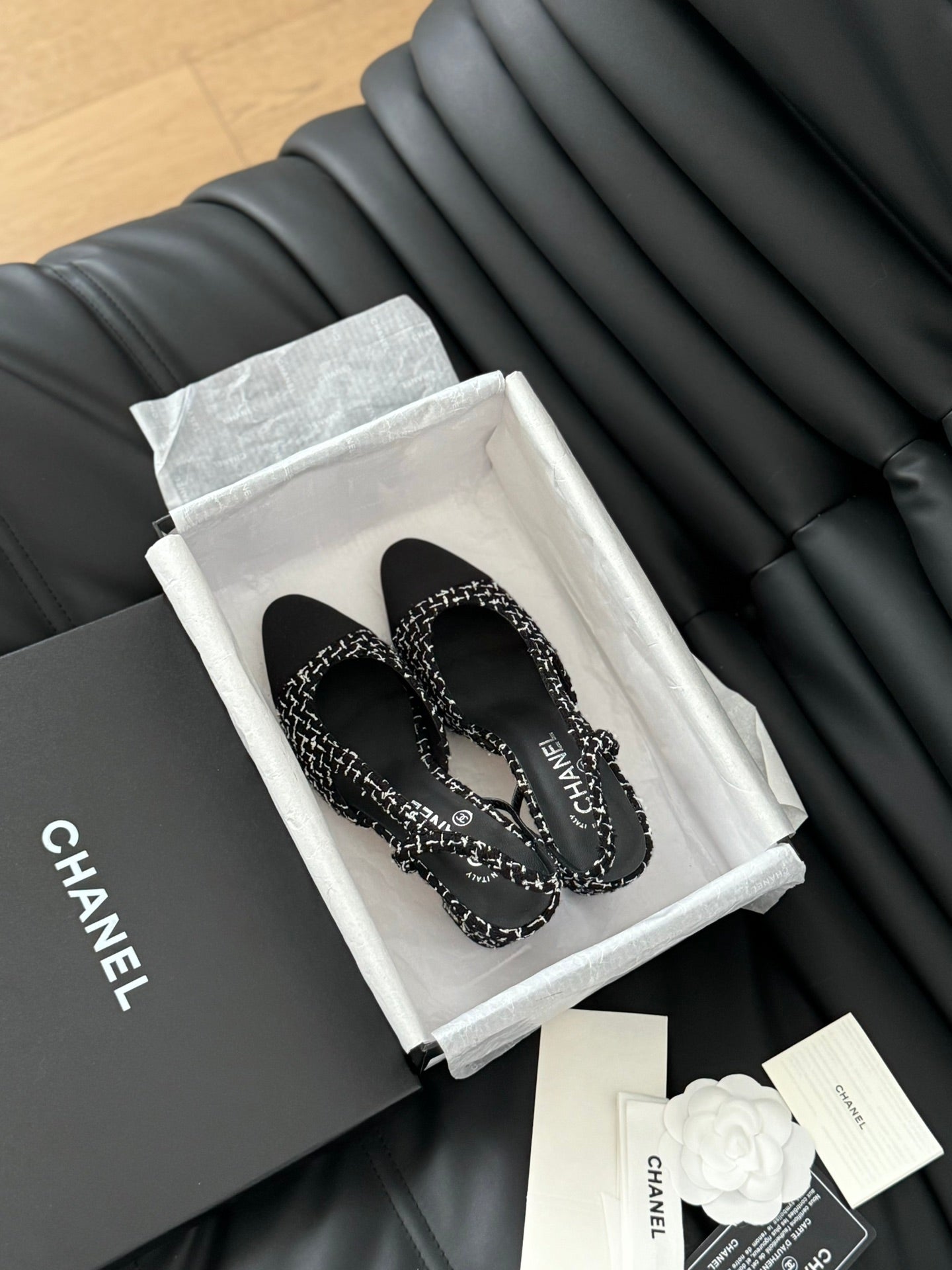 HIGH SLINGBACK IN BLACK MIX WHITE TWEED AND LAMBSKIN - 35