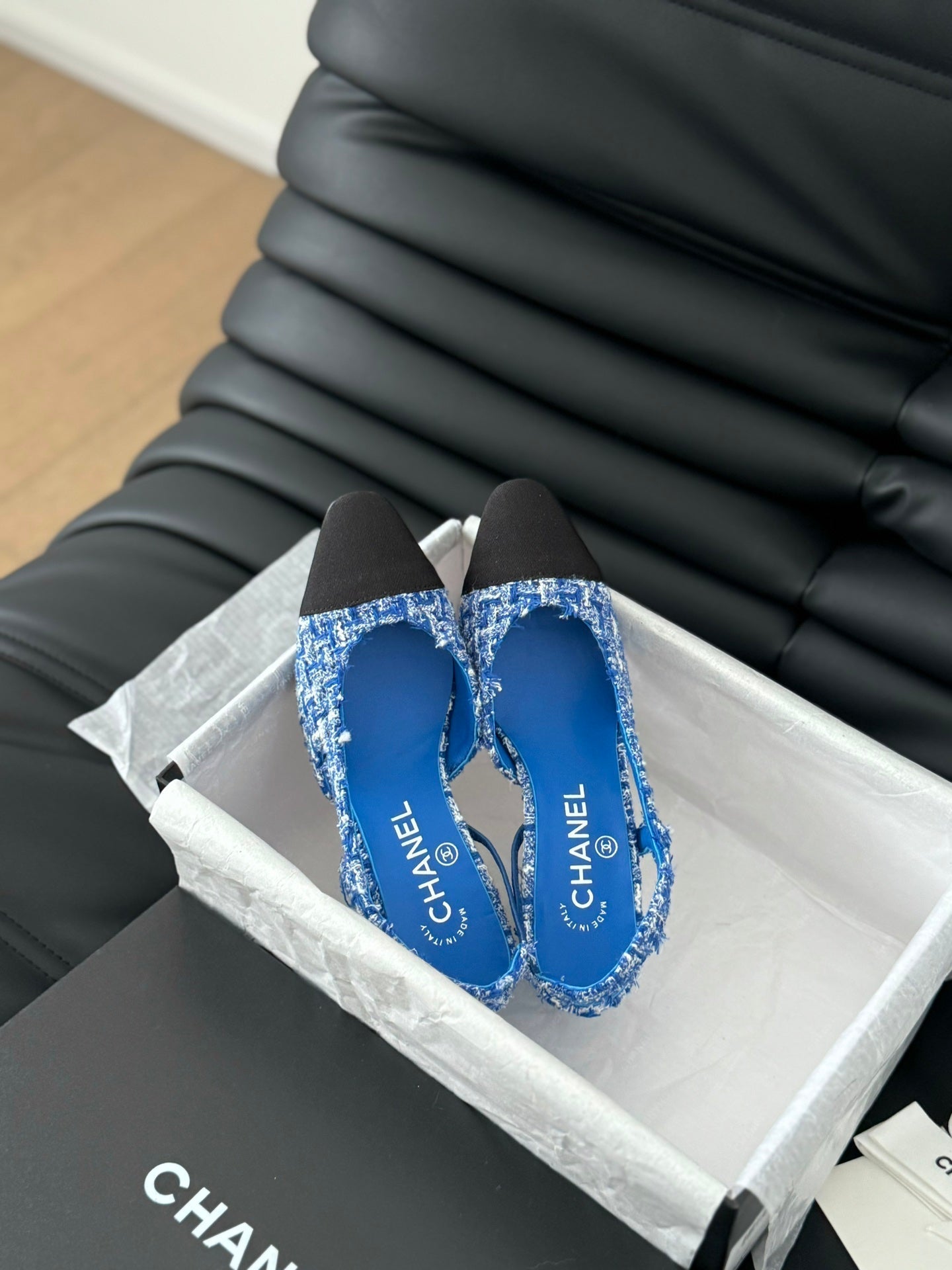 HIGH SLINGBACK IN COBALT BLUE TWEED AND BLACK LAMBSKIN - 35