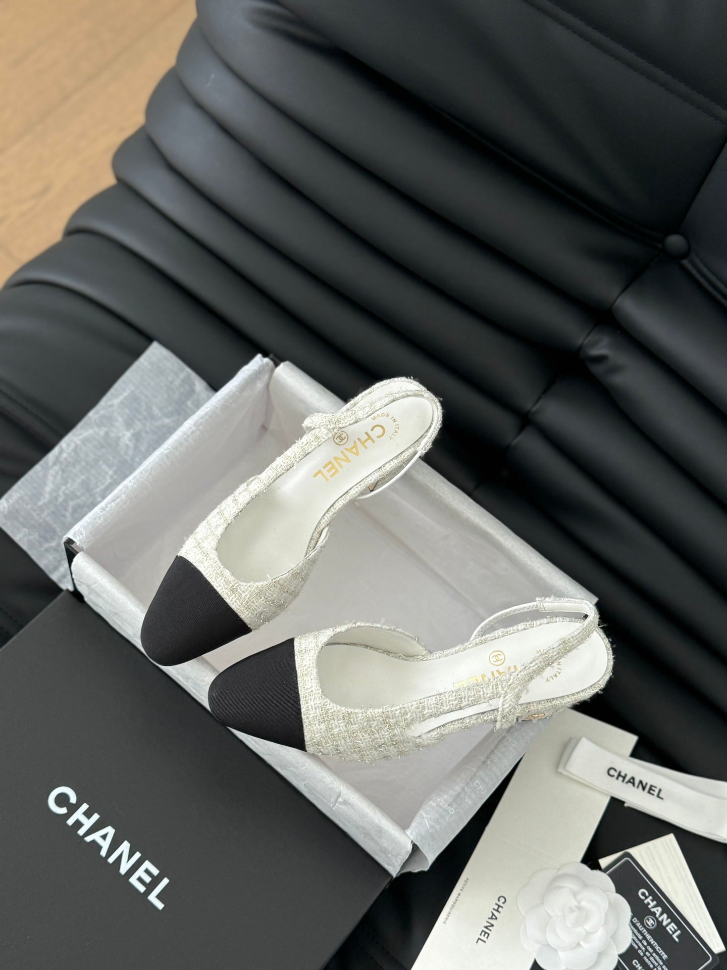 HIGH SLINGBACK IN WHITE TWEED AND BLACK LAMBSKIN - 35
