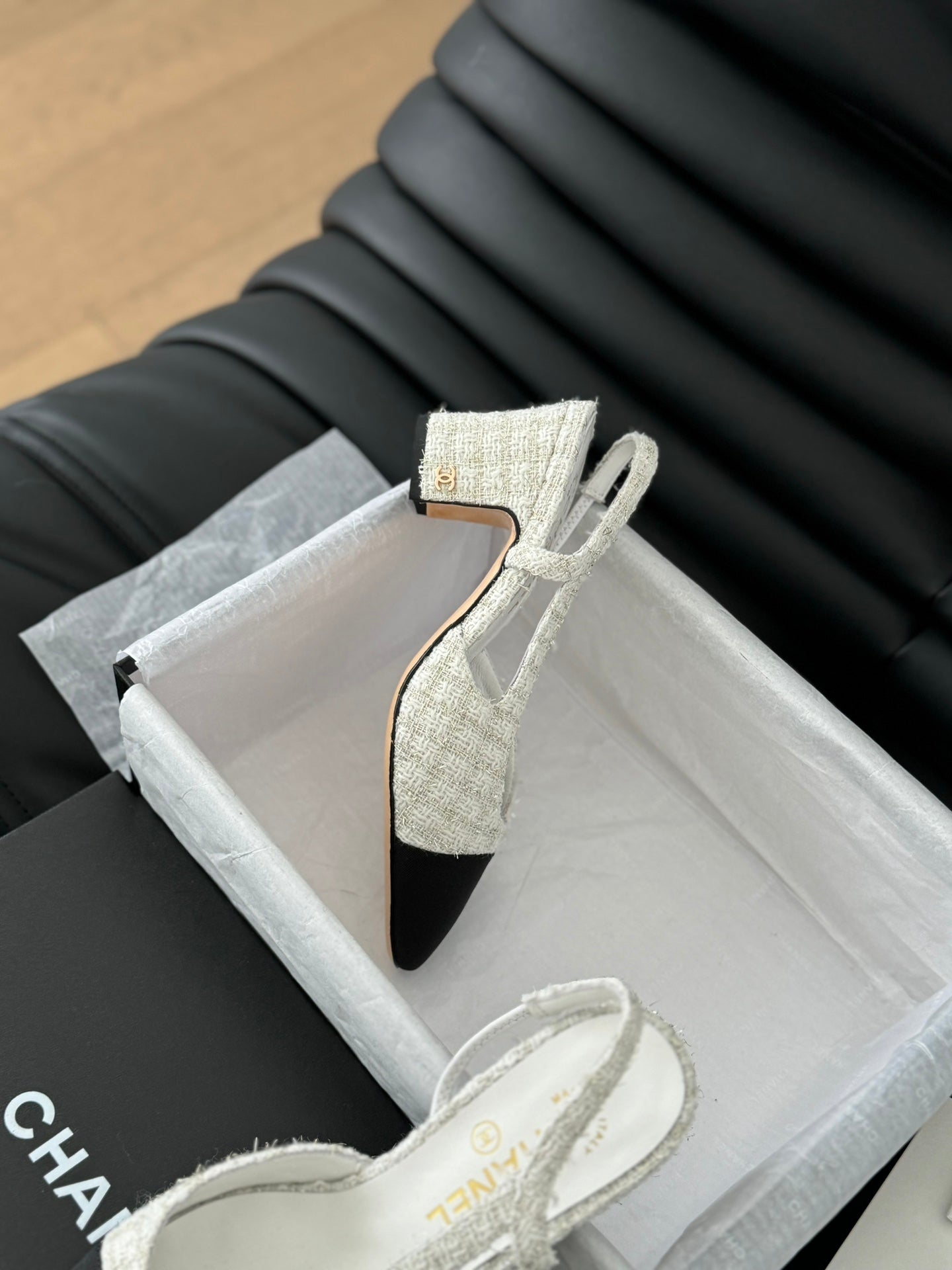 HIGH SLINGBACK IN WHITE TWEED AND BLACK LAMBSKIN - 35