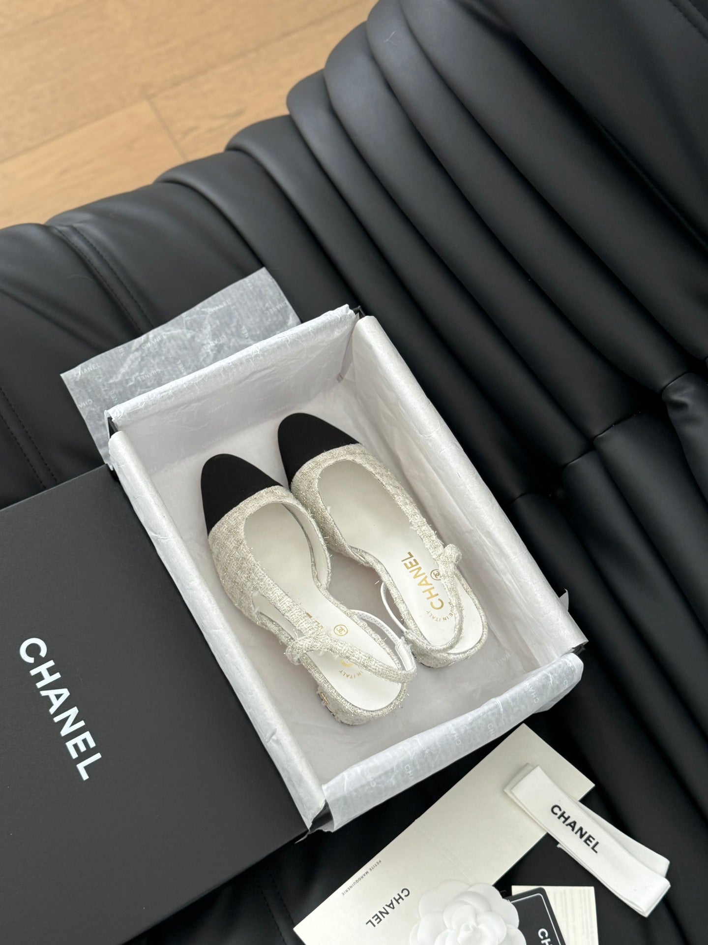 HIGH SLINGBACK IN WHITE TWEED AND BLACK LAMBSKIN - 35