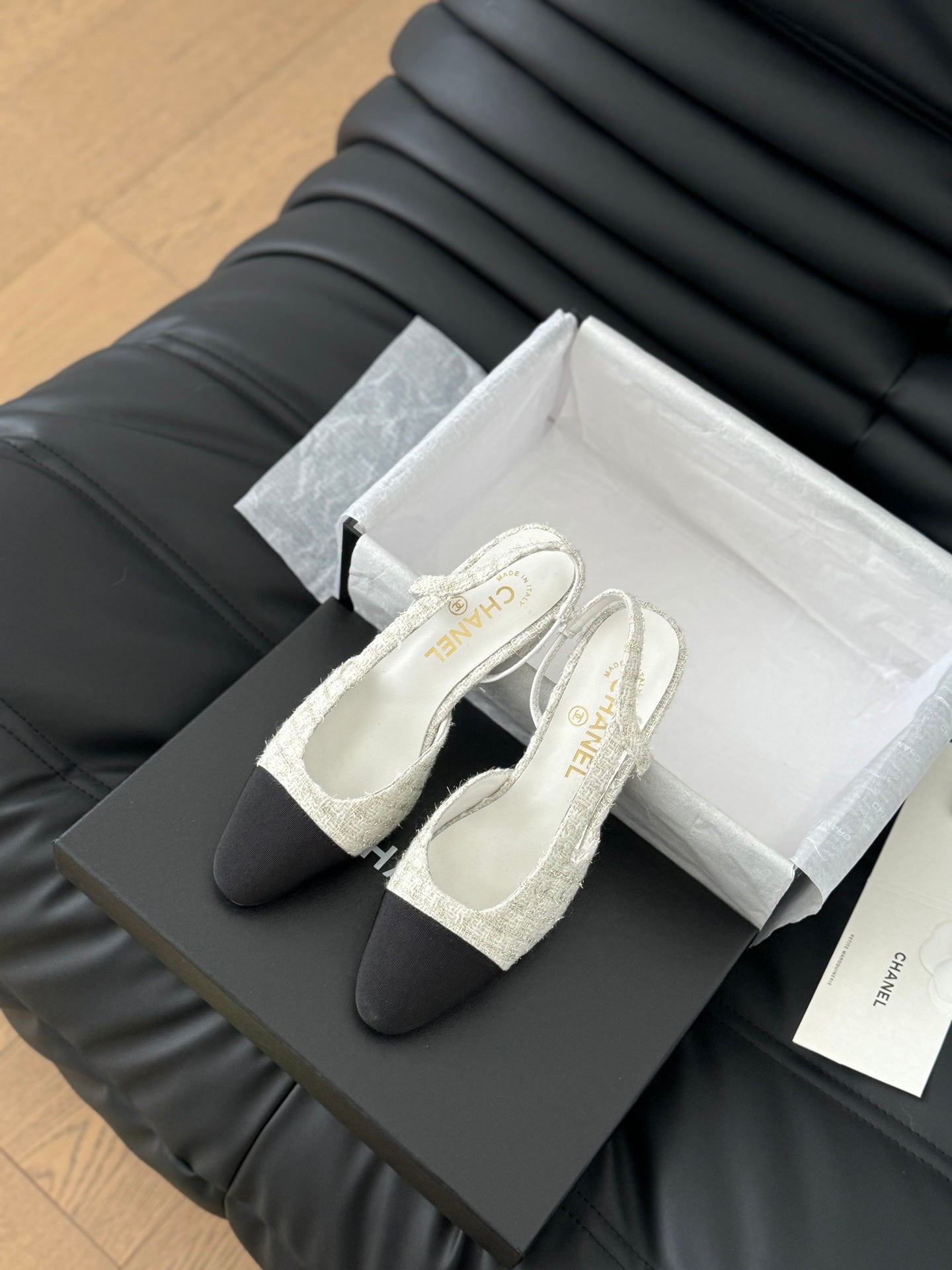 HIGH SLINGBACK IN WHITE TWEED AND BLACK LAMBSKIN - 35