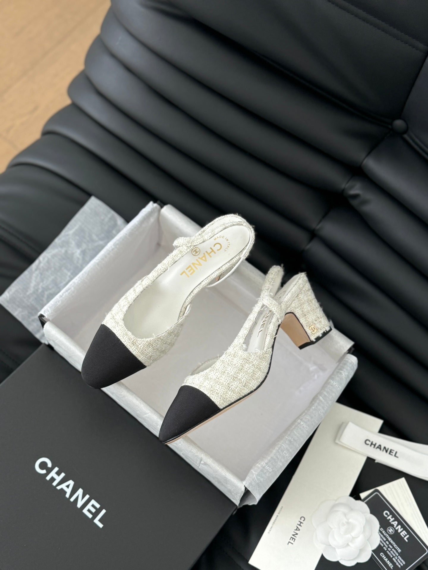 HIGH SLINGBACK IN WHITE TWEED AND BLACK LAMBSKIN - 35